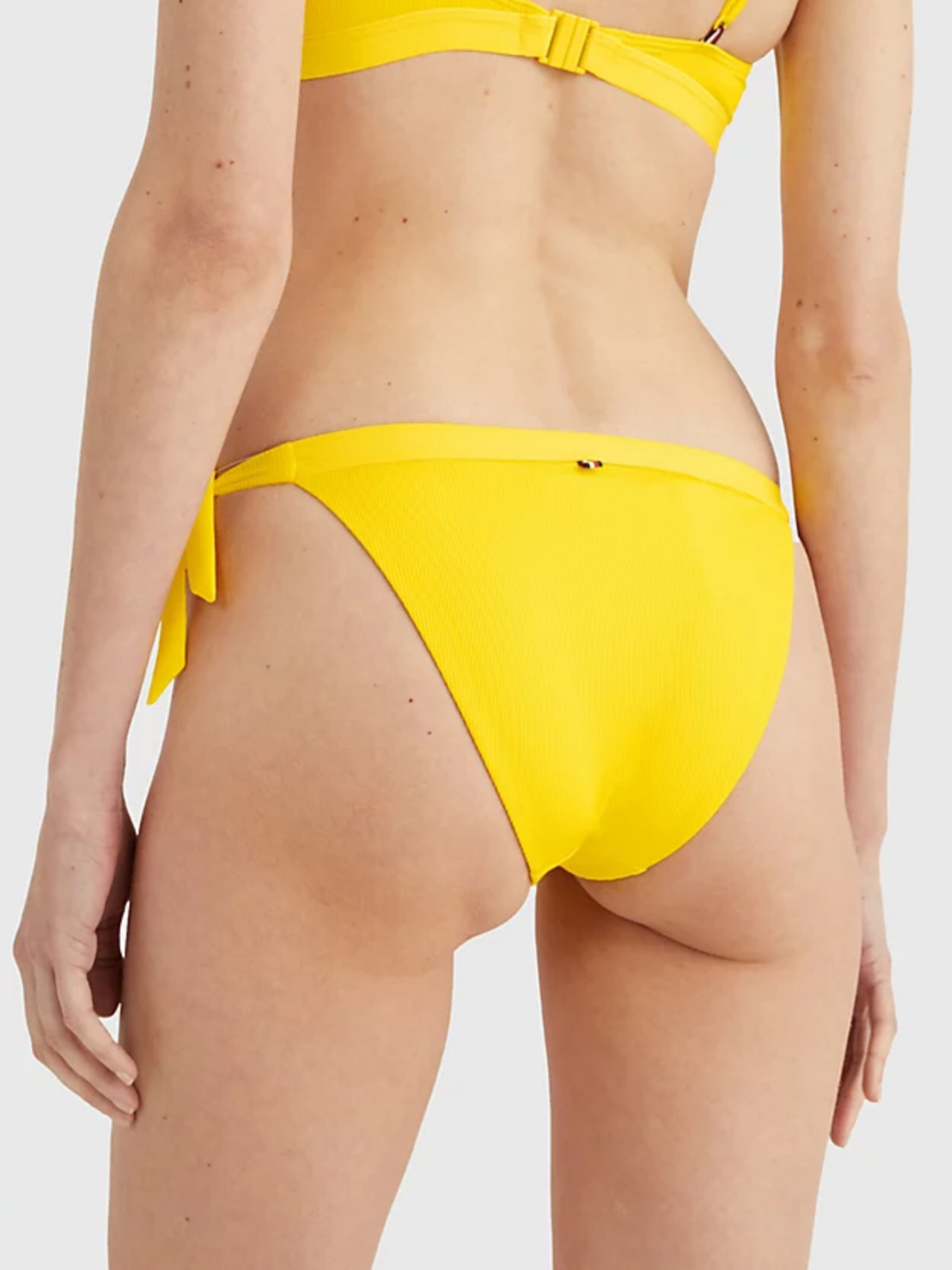 detail Tommy Hilfiger dámske žlté plavkové nohavičky