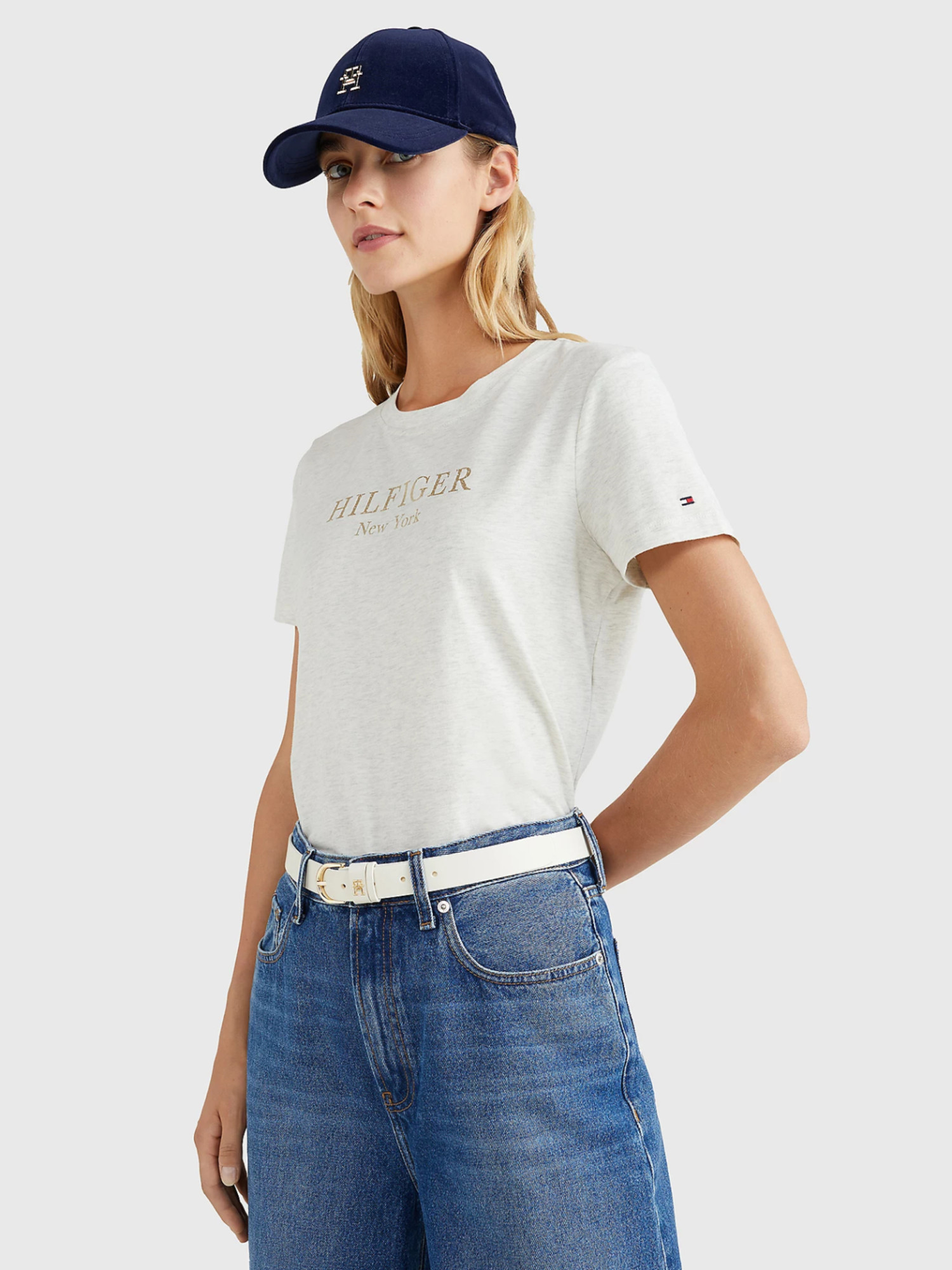 detail Tommy Hilfiger dámske šedé tričko