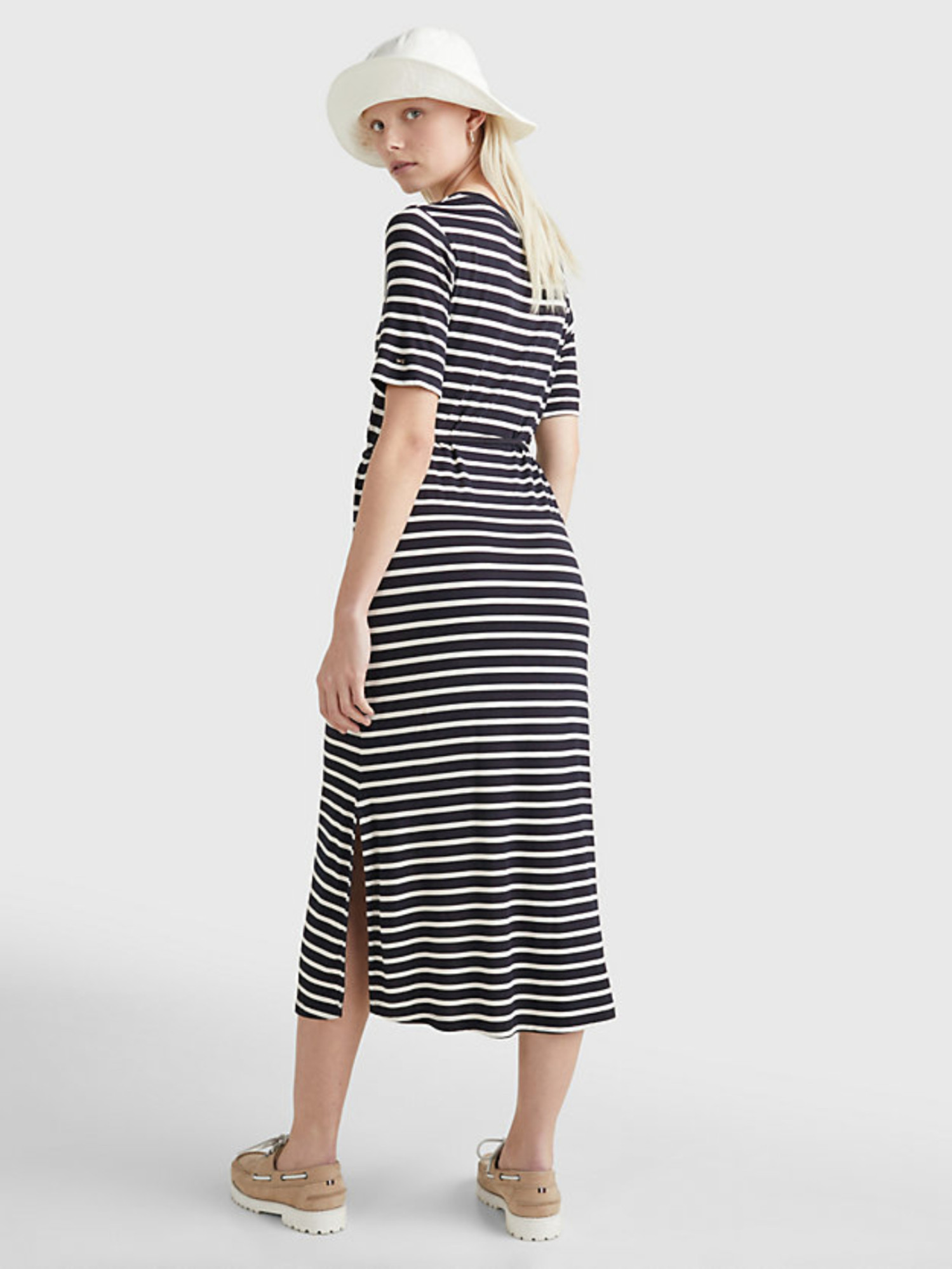 detail Tommy Hilfiger dámske pruhované šaty