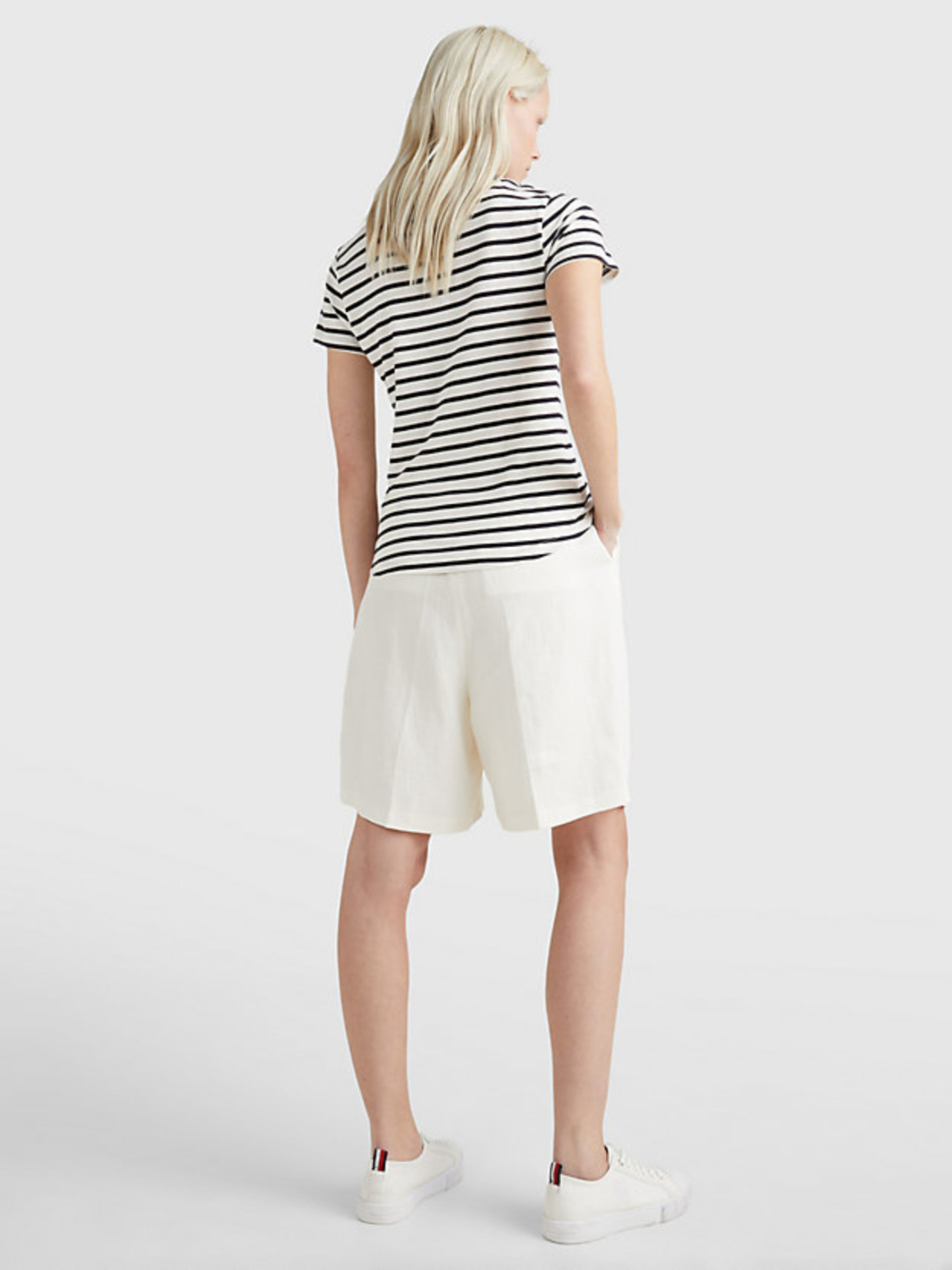 detail Tommy Hilfiger dámske pruhované tričko