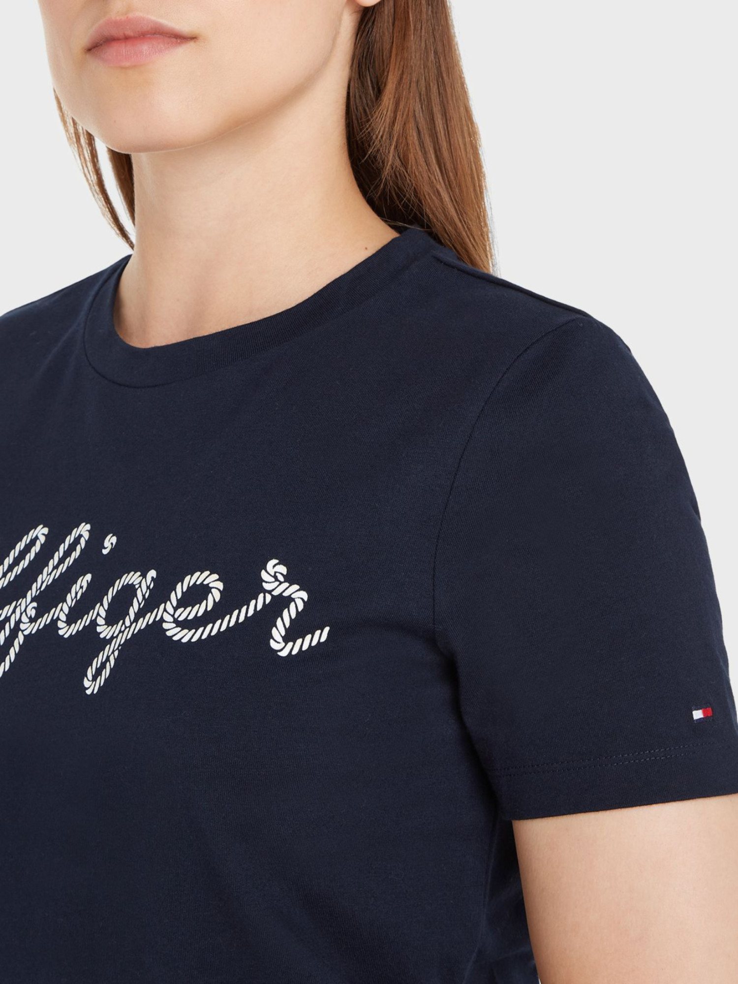 detail Tommy Hilfiger dámske tmavo modré tričko