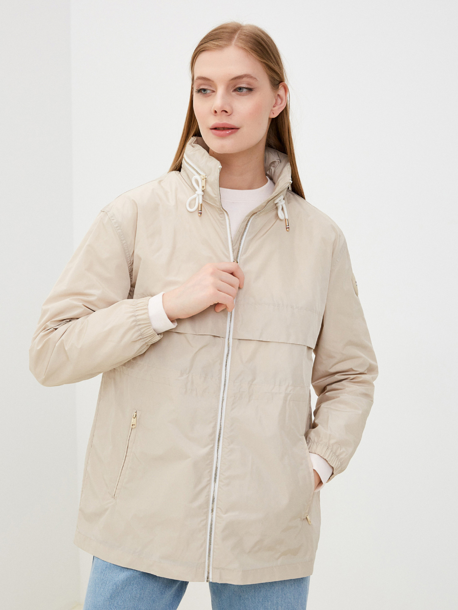 detail Tommy Hilfiger dámska krémová bunda