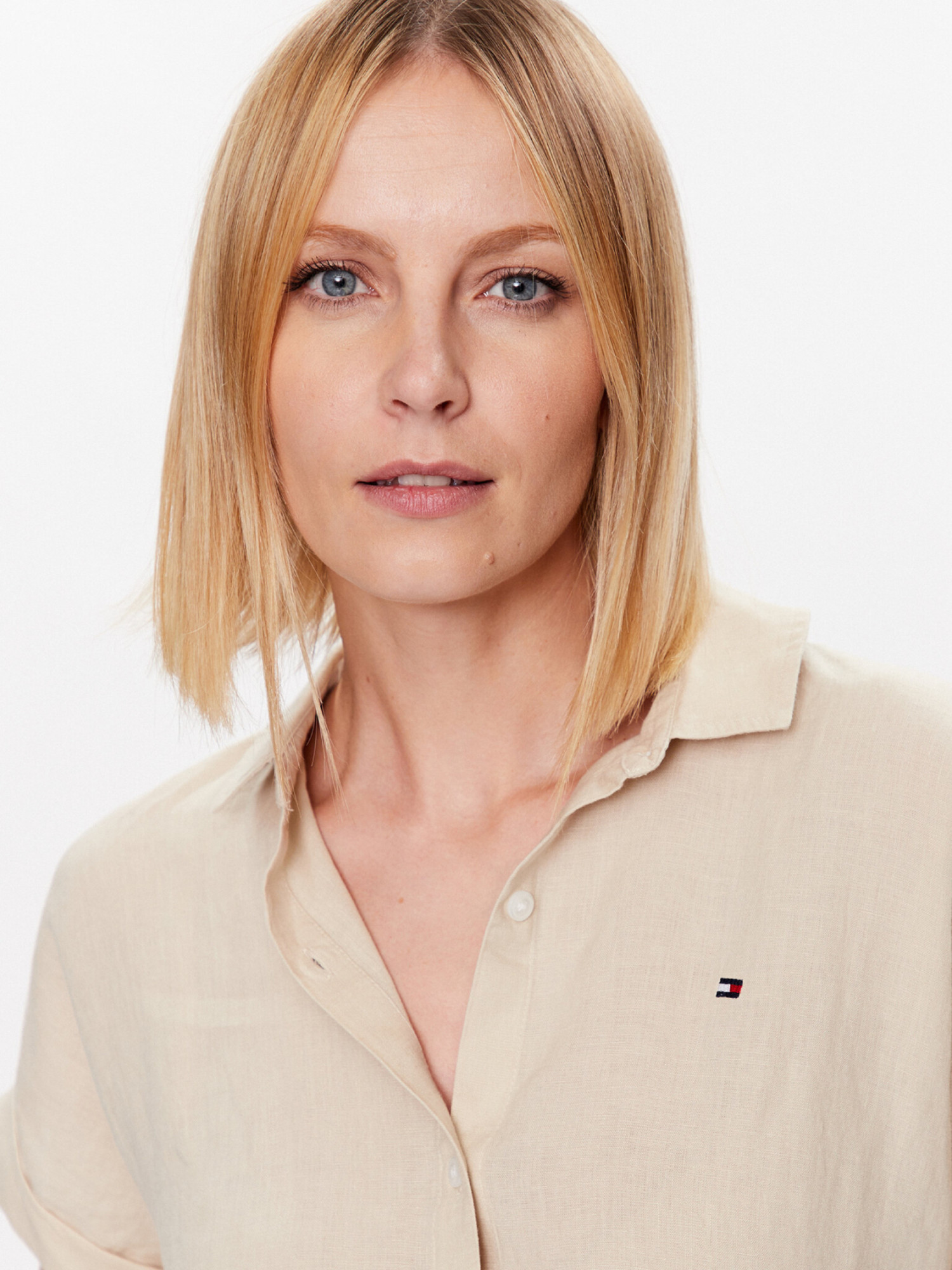 detail Tommy Hilfiger dámska béžová ľanová košeľa