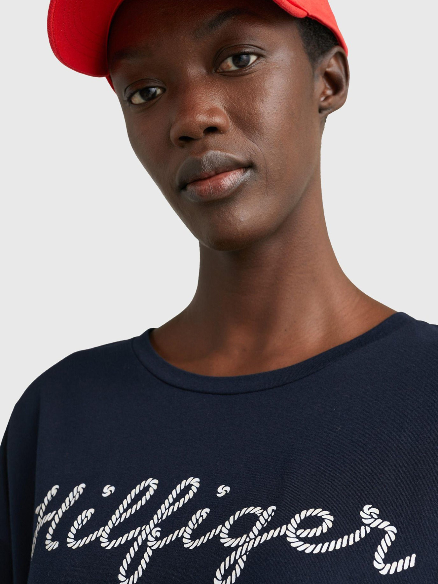 detail Tommy Hilfiger dámske tmavo modré šaty