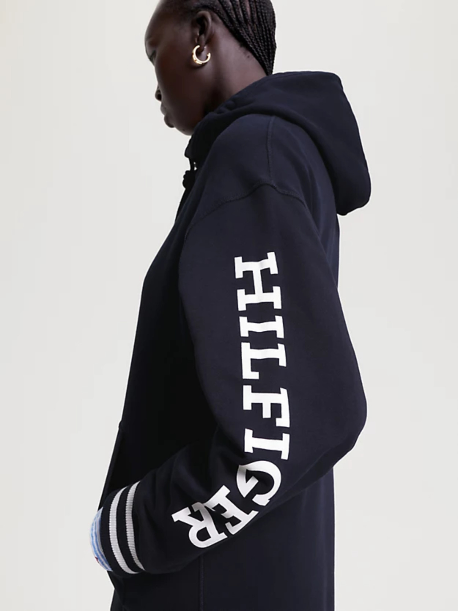 detail Tommy Hilfiger dámske tmavo modré mikinové šaty