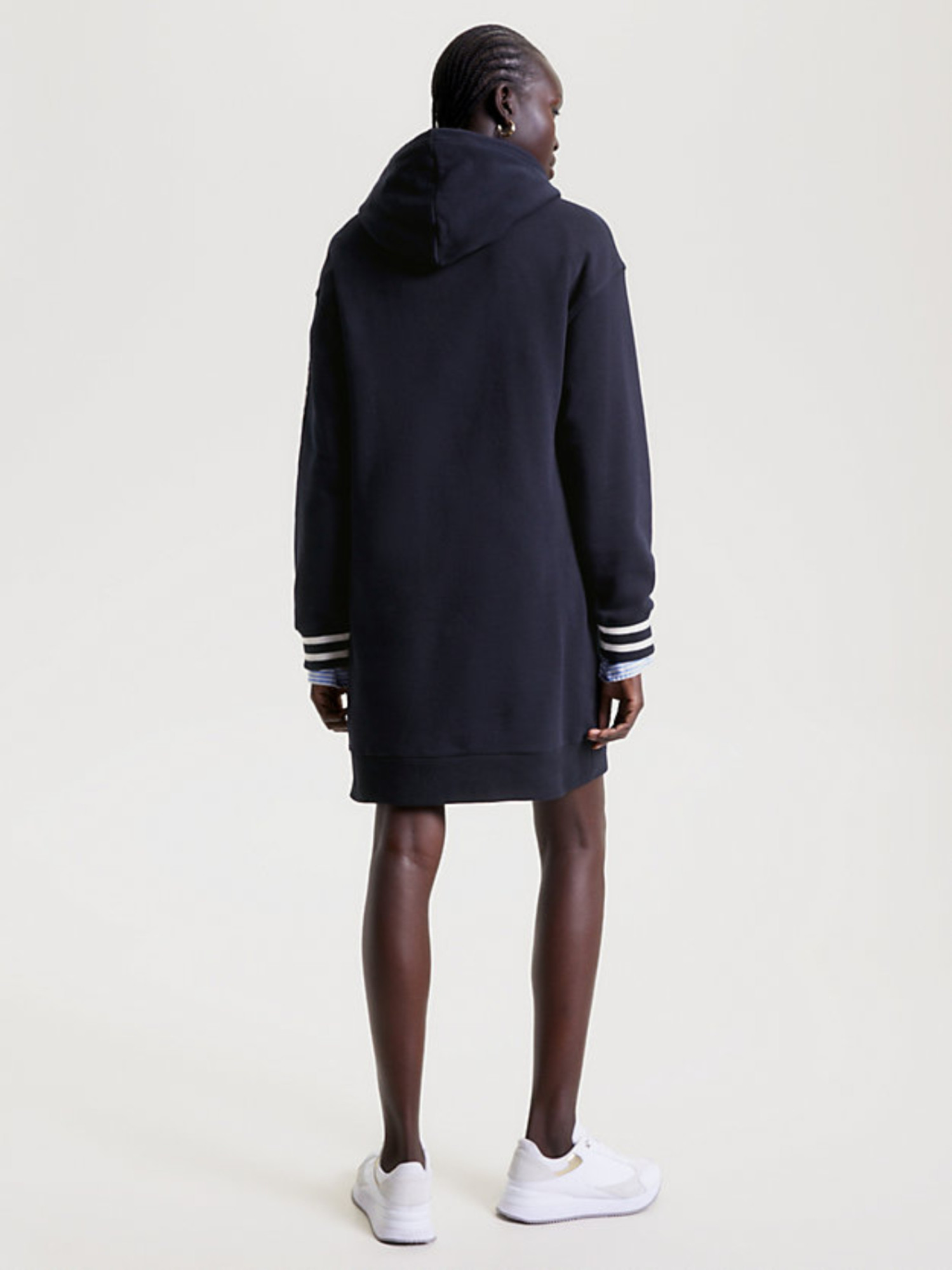 detail Tommy Hilfiger dámske tmavo modré mikinové šaty