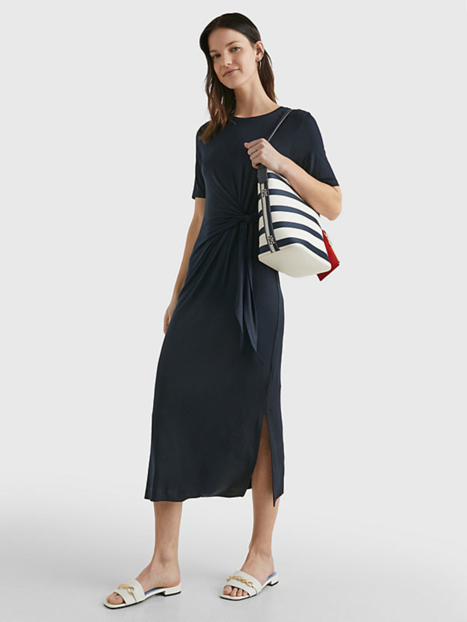 detail Tommy Hilfiger dámske tmavomodré šaty