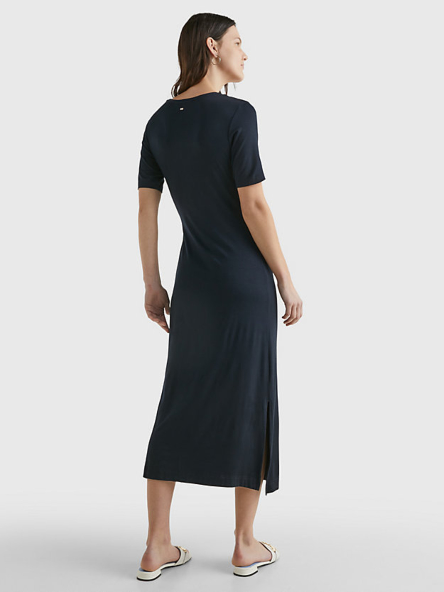 detail Tommy Hilfiger dámske tmavomodré šaty