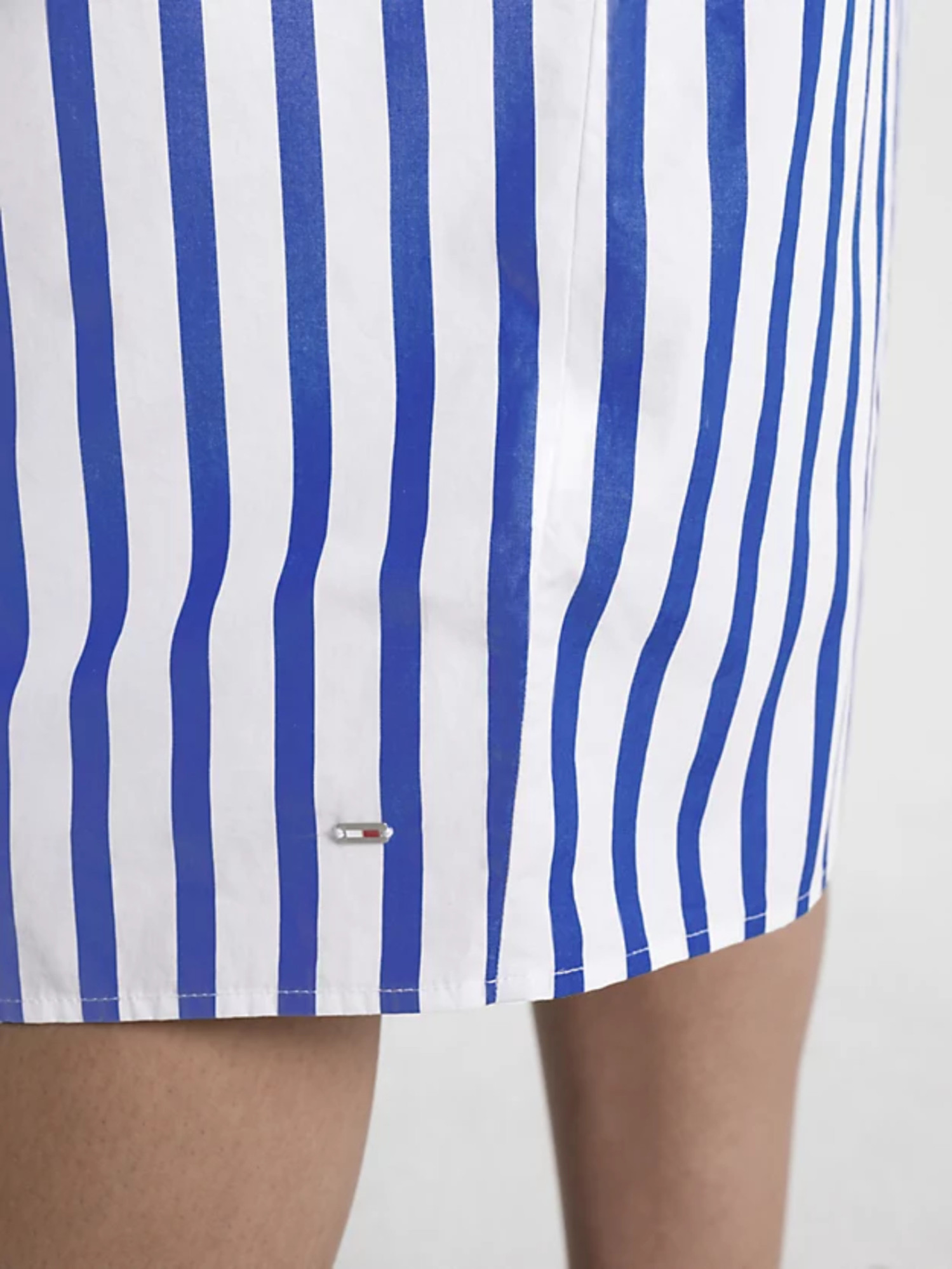 detail Tommy Hilfiger dámske pruhované šaty