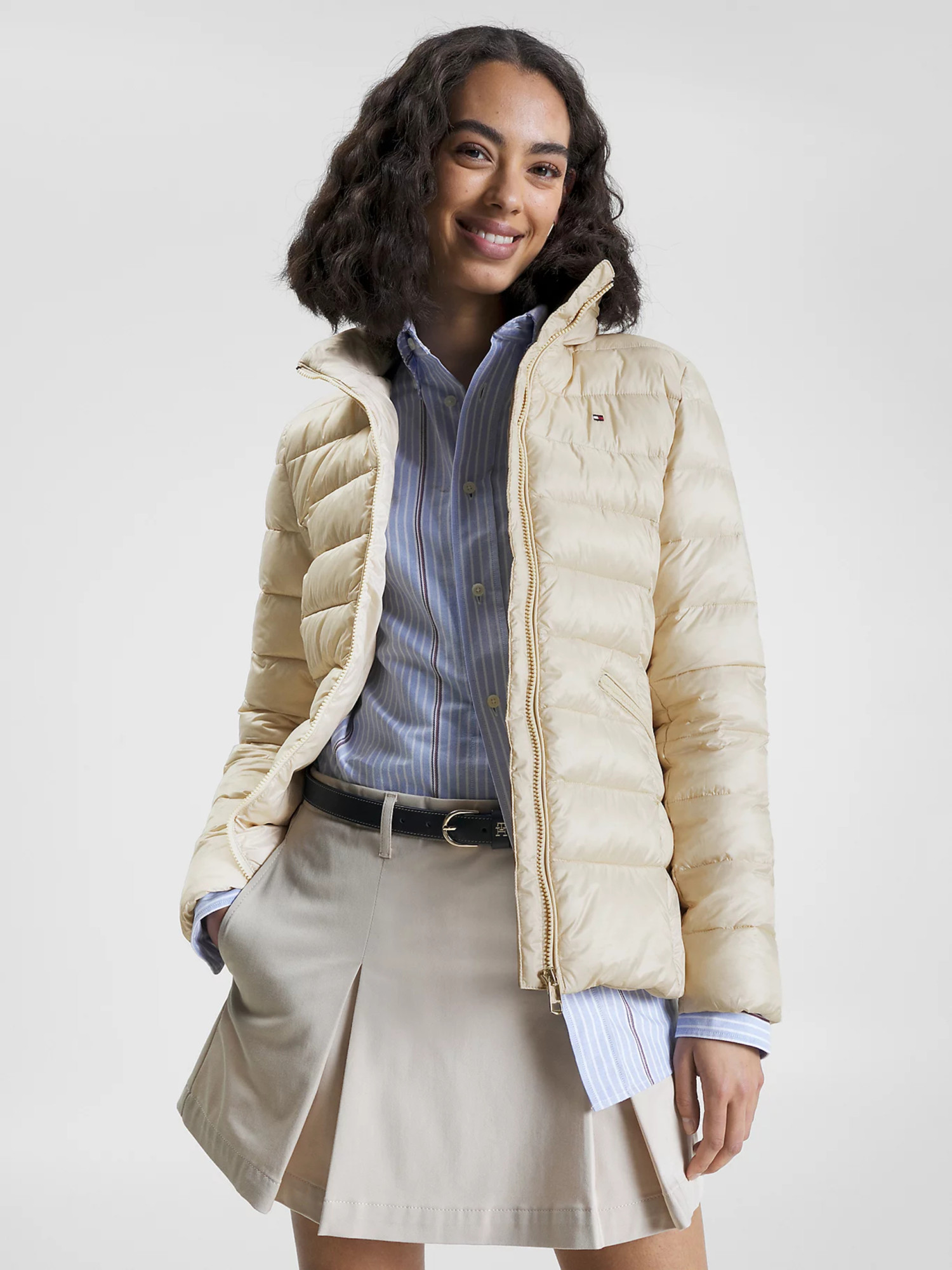 detail Tommy Hilfiger dámska béžová prešívaná bunda