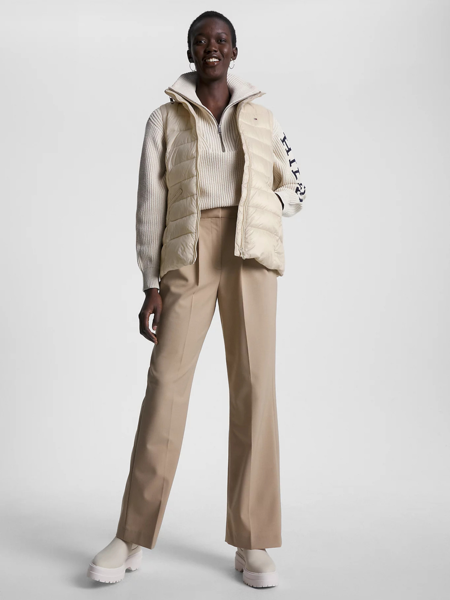 detail Tommy Hilfiger dámska béžová prešívaná vesta