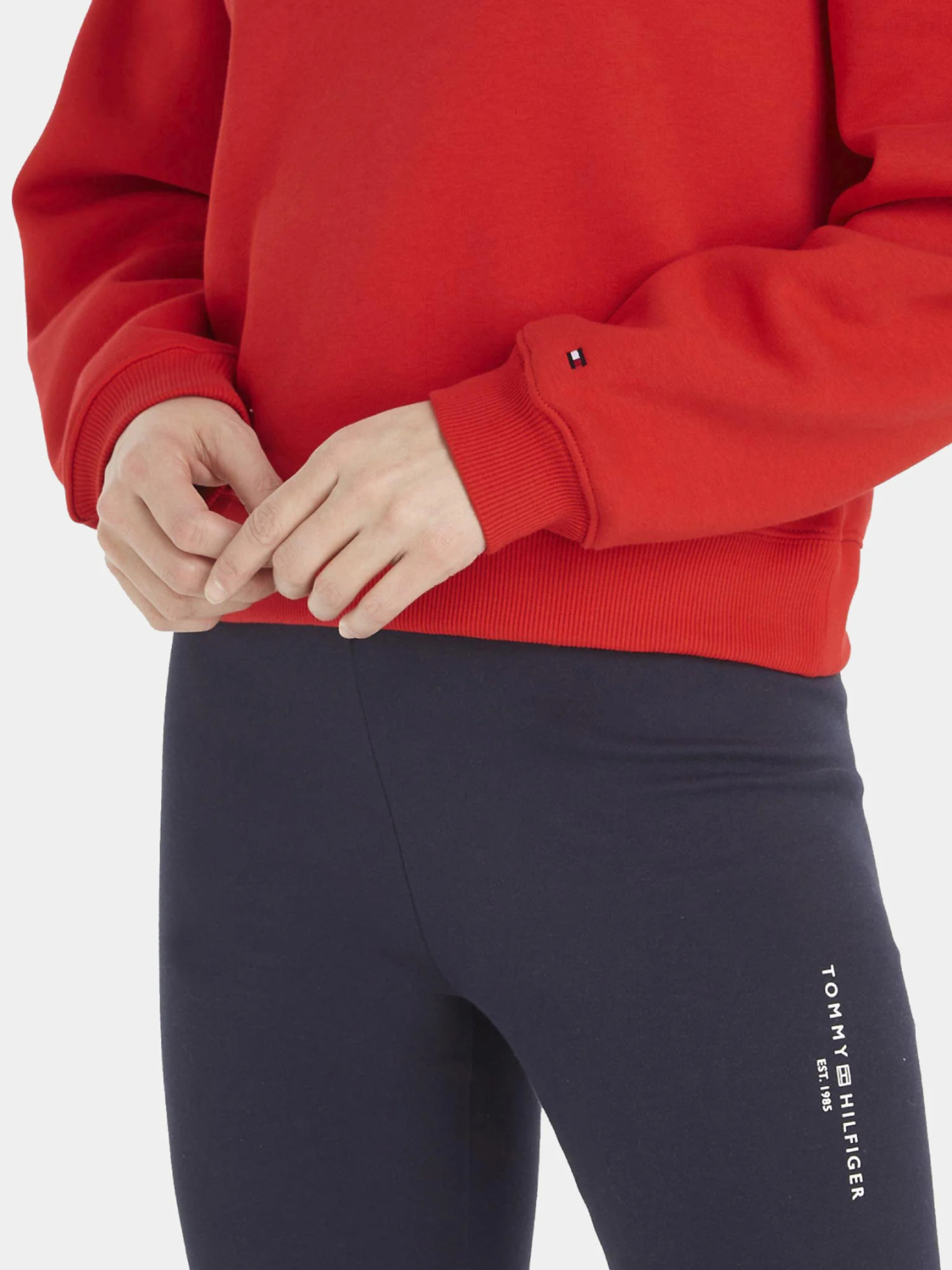 detail Tommy Hilfiger dámska červená mikina