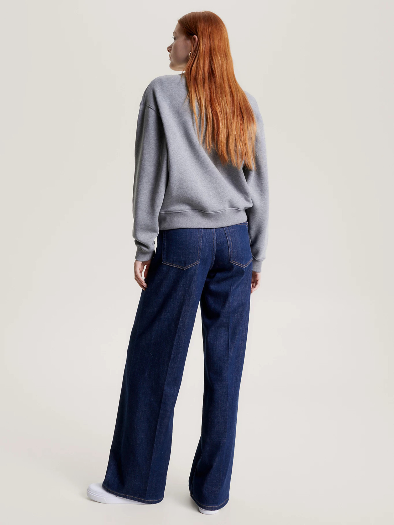 detail Tommy Hilfiger dámska šedá mikina