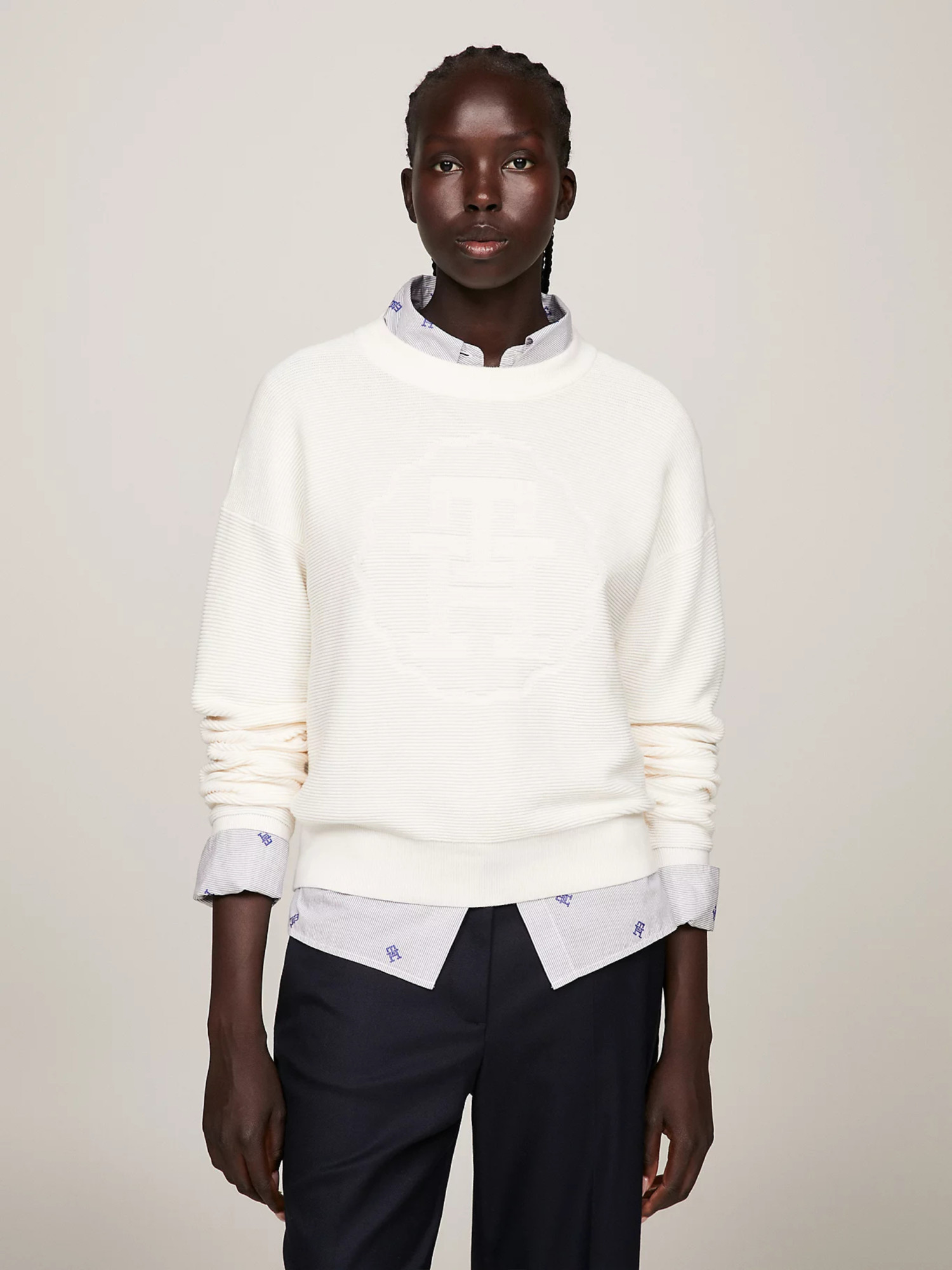 detail Tommy Hilfiger dámsky biely sveter