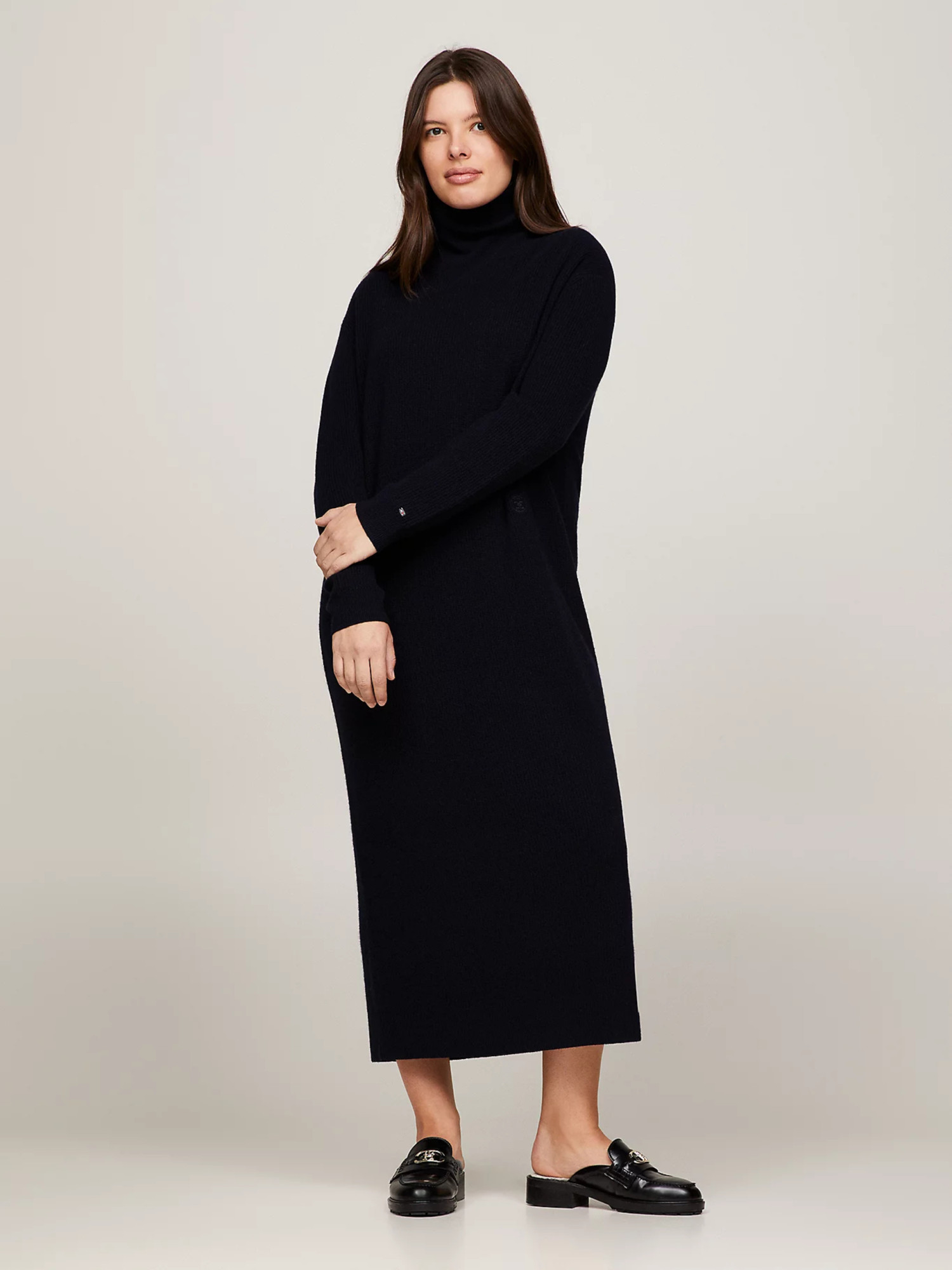 detail Tommy Hilfiger dámske čierne vlnené šaty