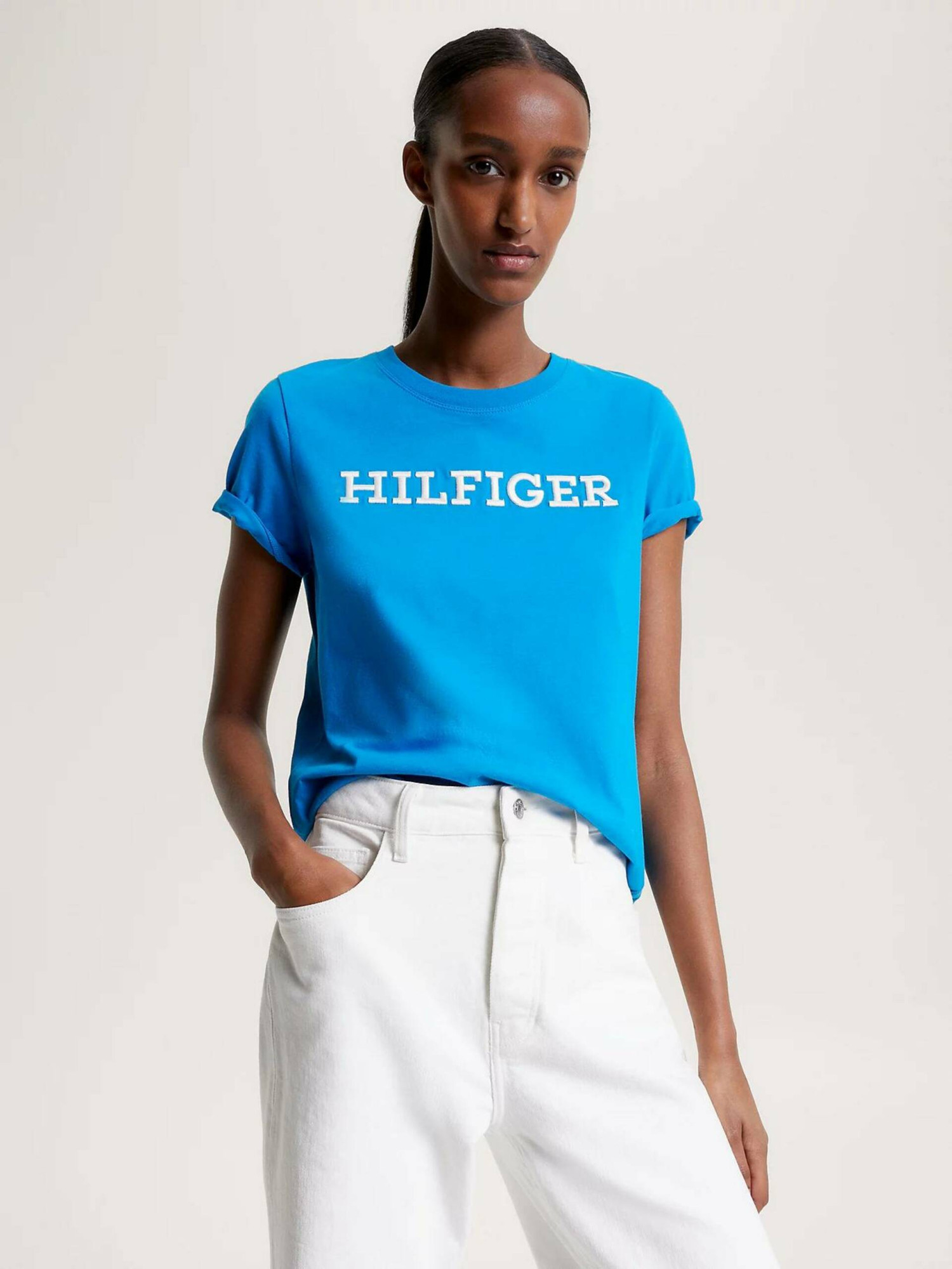 detail Tommy Hilfiger dámske modré tričko
