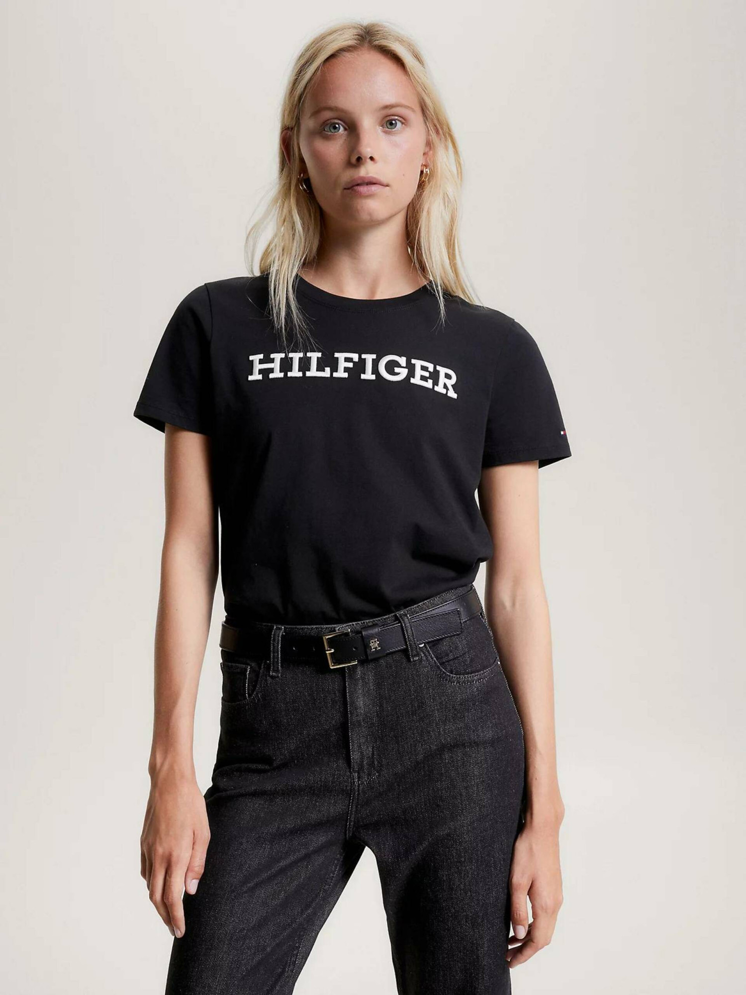 detail Tommy Hilfiger dámske tmavo modré tričko