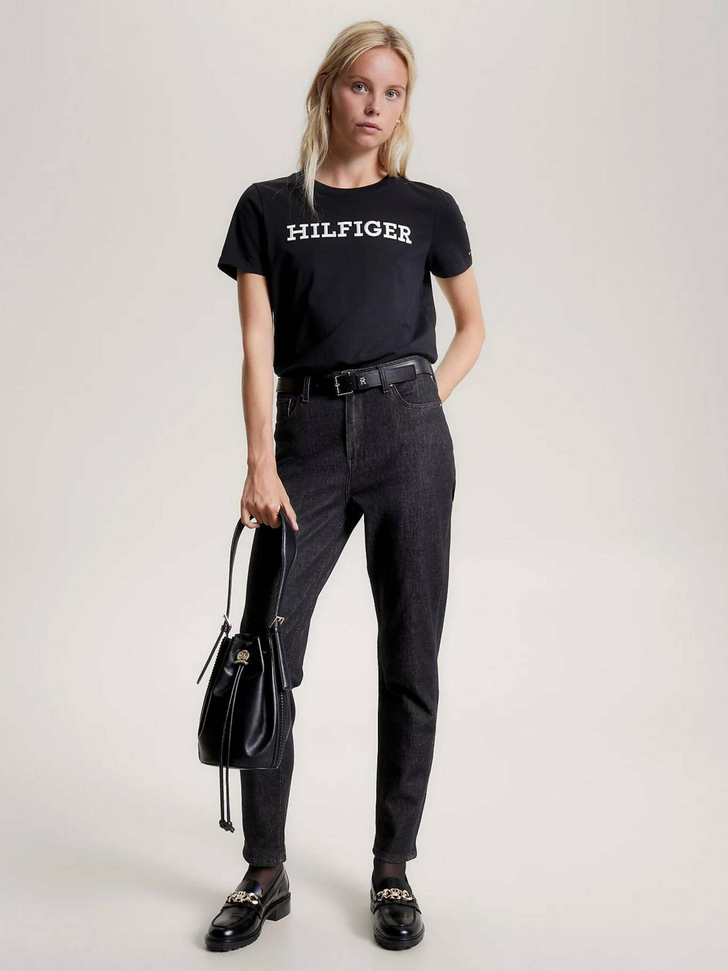 detail Tommy Hilfiger dámske tmavo modré tričko