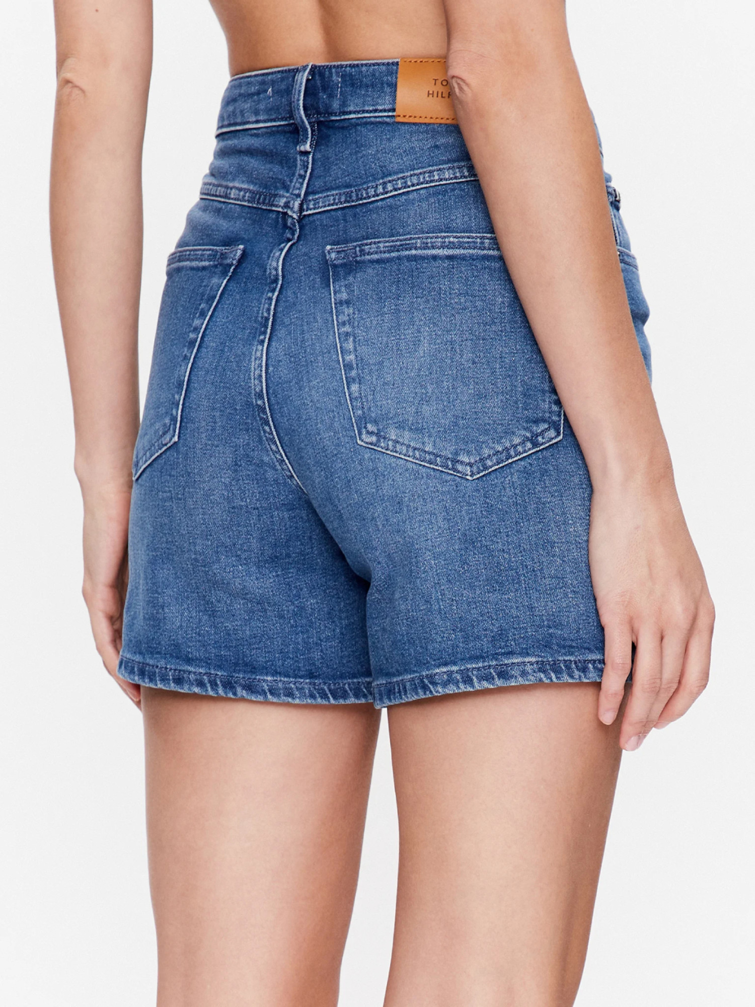 detail Tommy Hilfiger dámske modré džínsové šortky