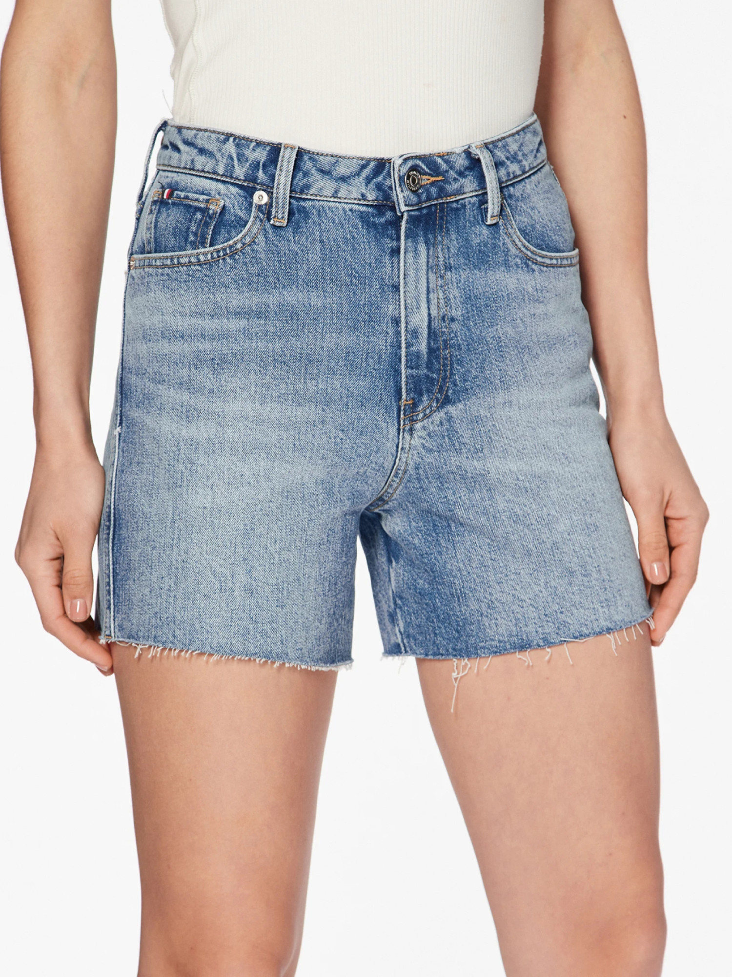 detail Tommy Hilfiger dámske modré džínsové šortky