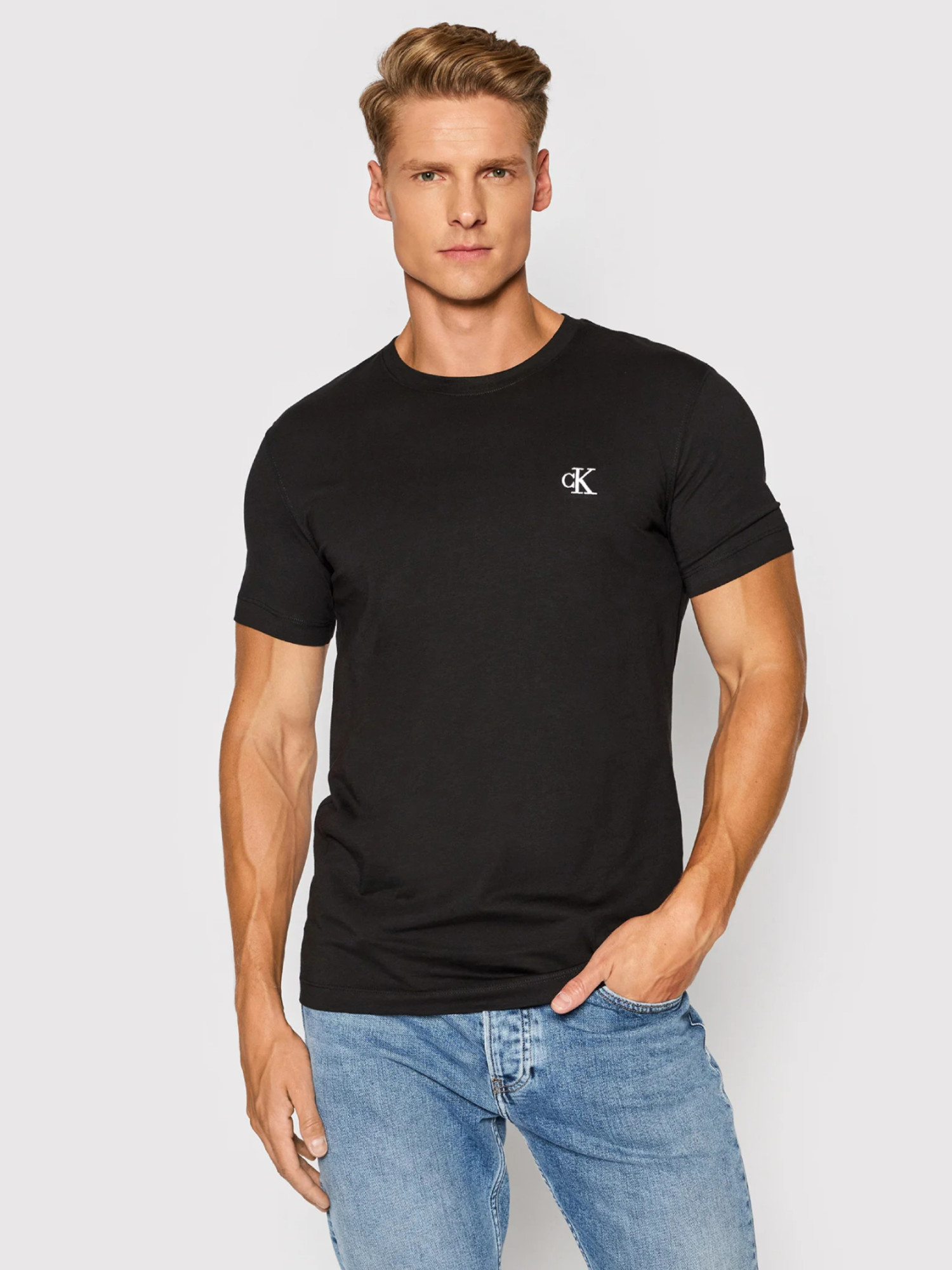 detail Calvin Klein pánske čierne tričko
