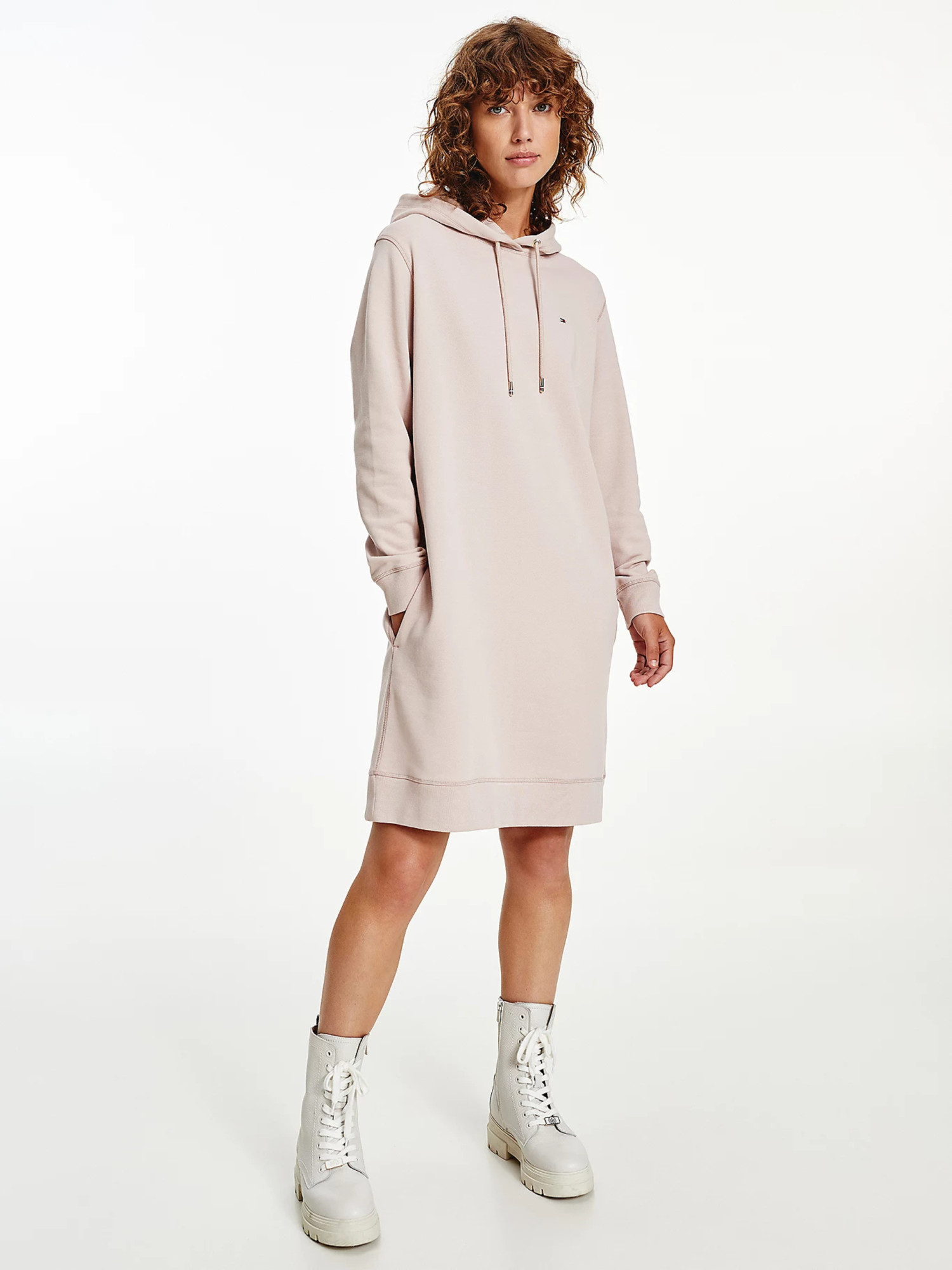 detail Tommy Hilfiger dámske svetlo staroružové mikinové šaty
