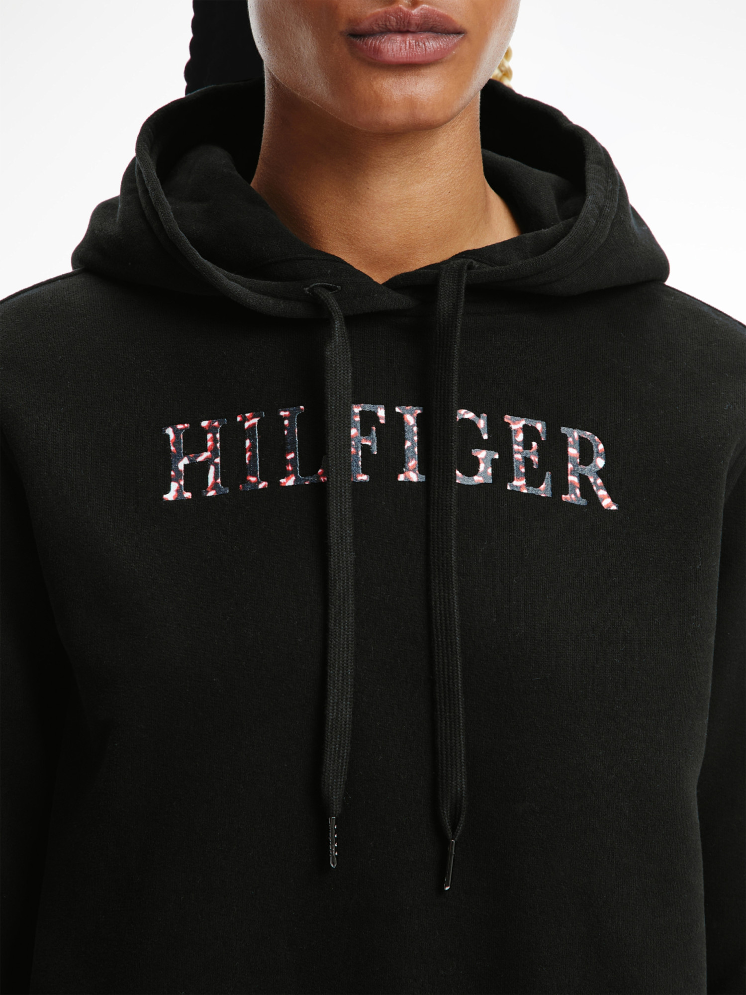 detail Tommy Hilfiger dámska čierna mikina