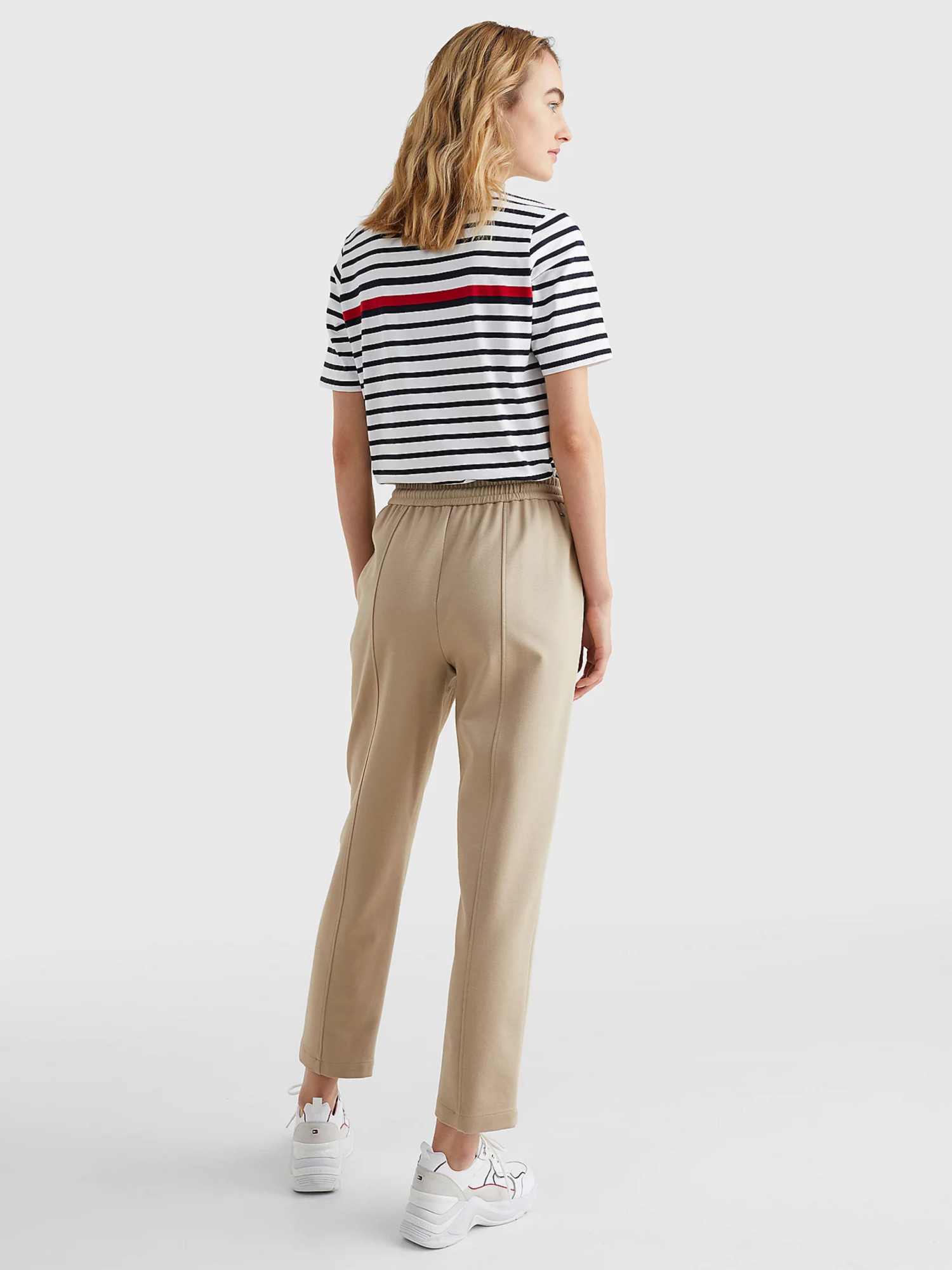 detail Tommy Hilfiger dámske béžové nohavice