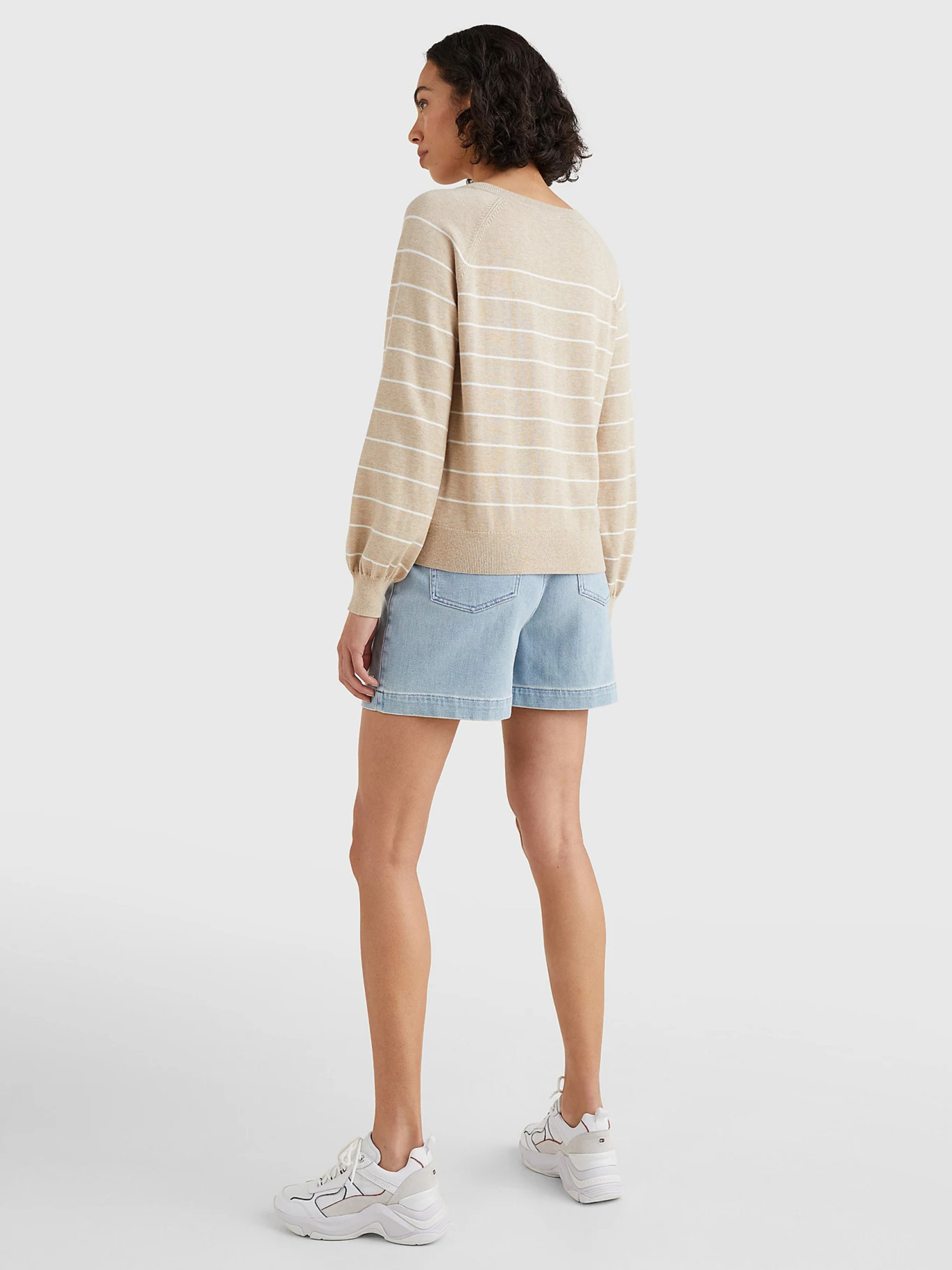 detail Tommy Hilfiger dámsky krémový pruhovaný svetrík