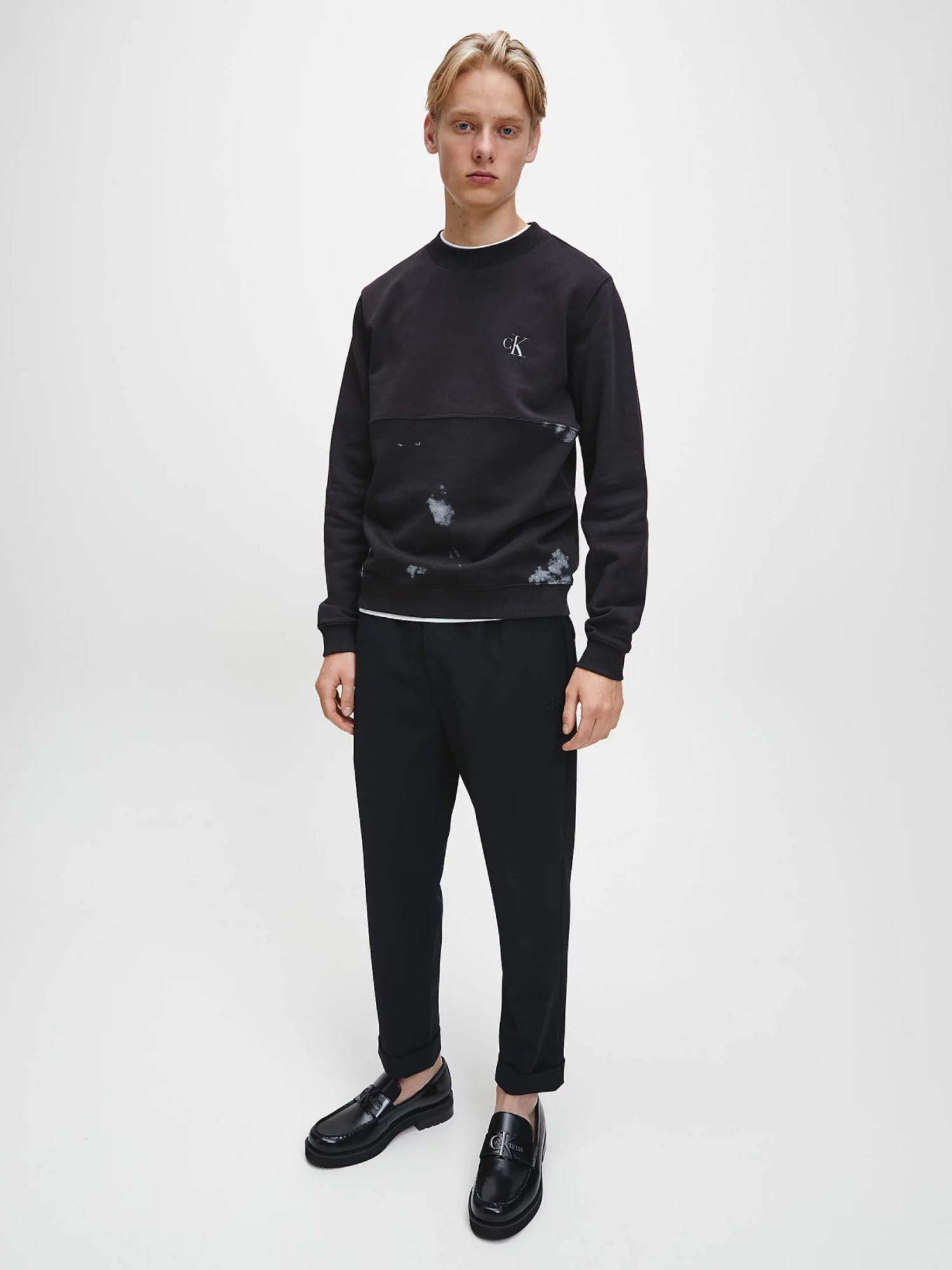detail Calvin Klein pánska čierna mikina