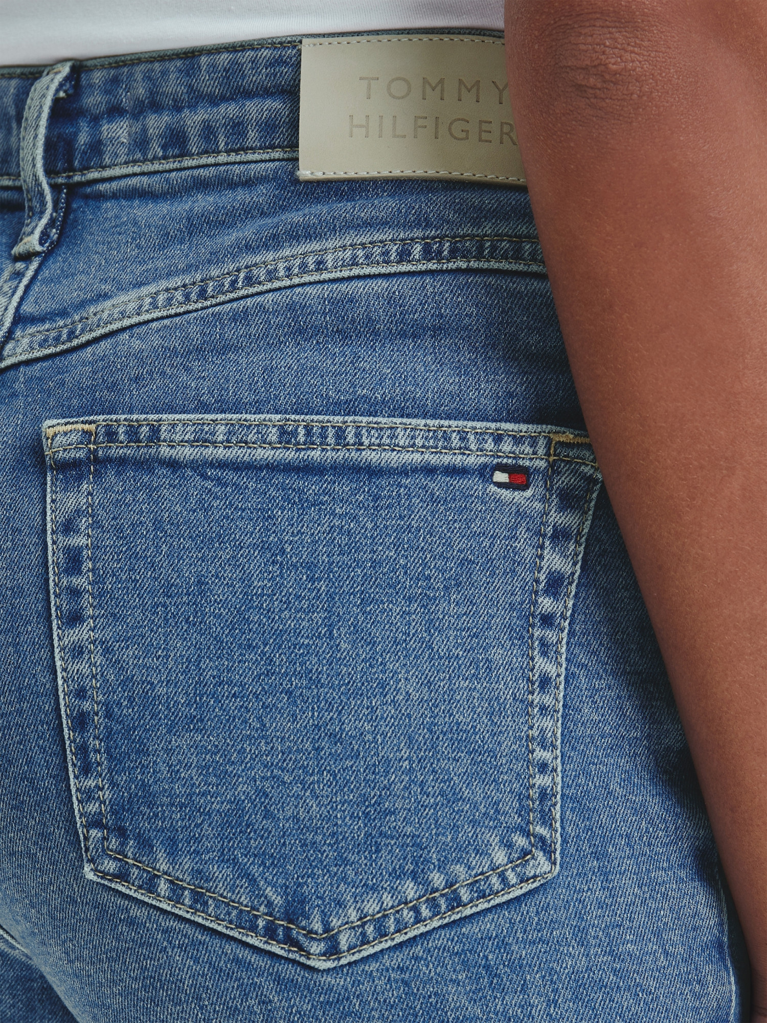 detail Tommy Hilfiger dámske džínsy SLIM VENICE