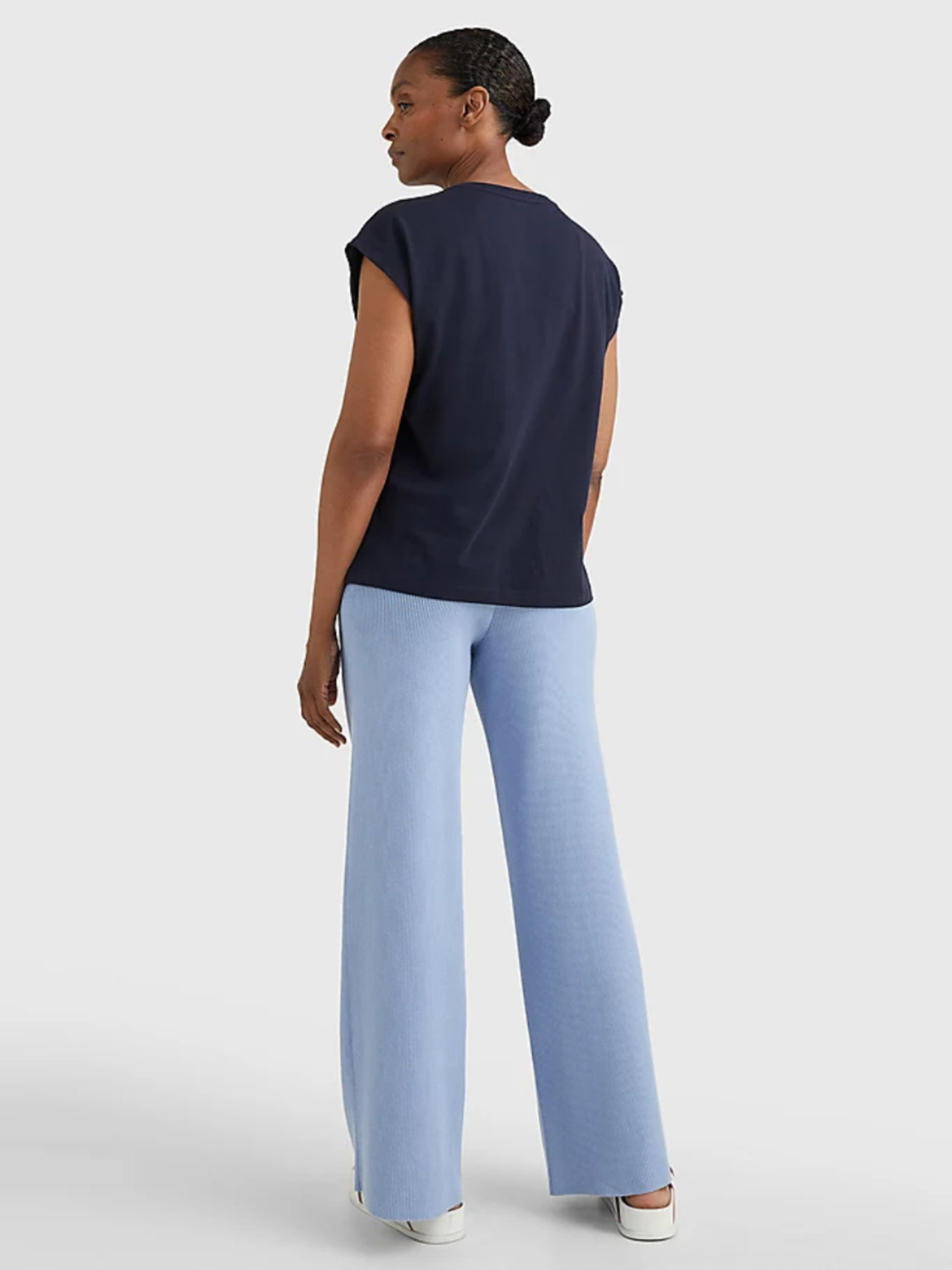 detail Tommy Hilfiger dámske tmavomodré tričko