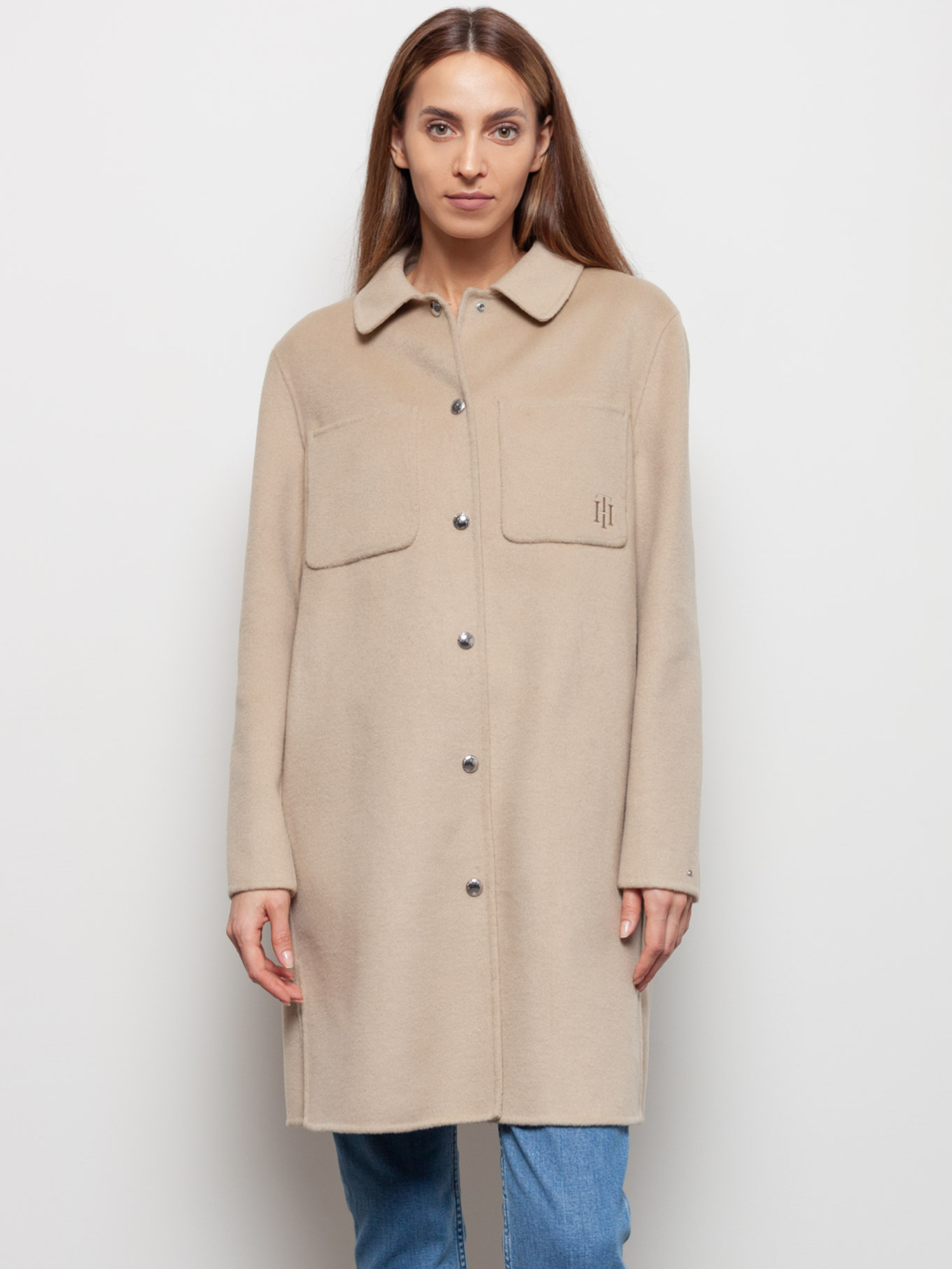 detail Tommy Hilfiger dámsky béžový kabát