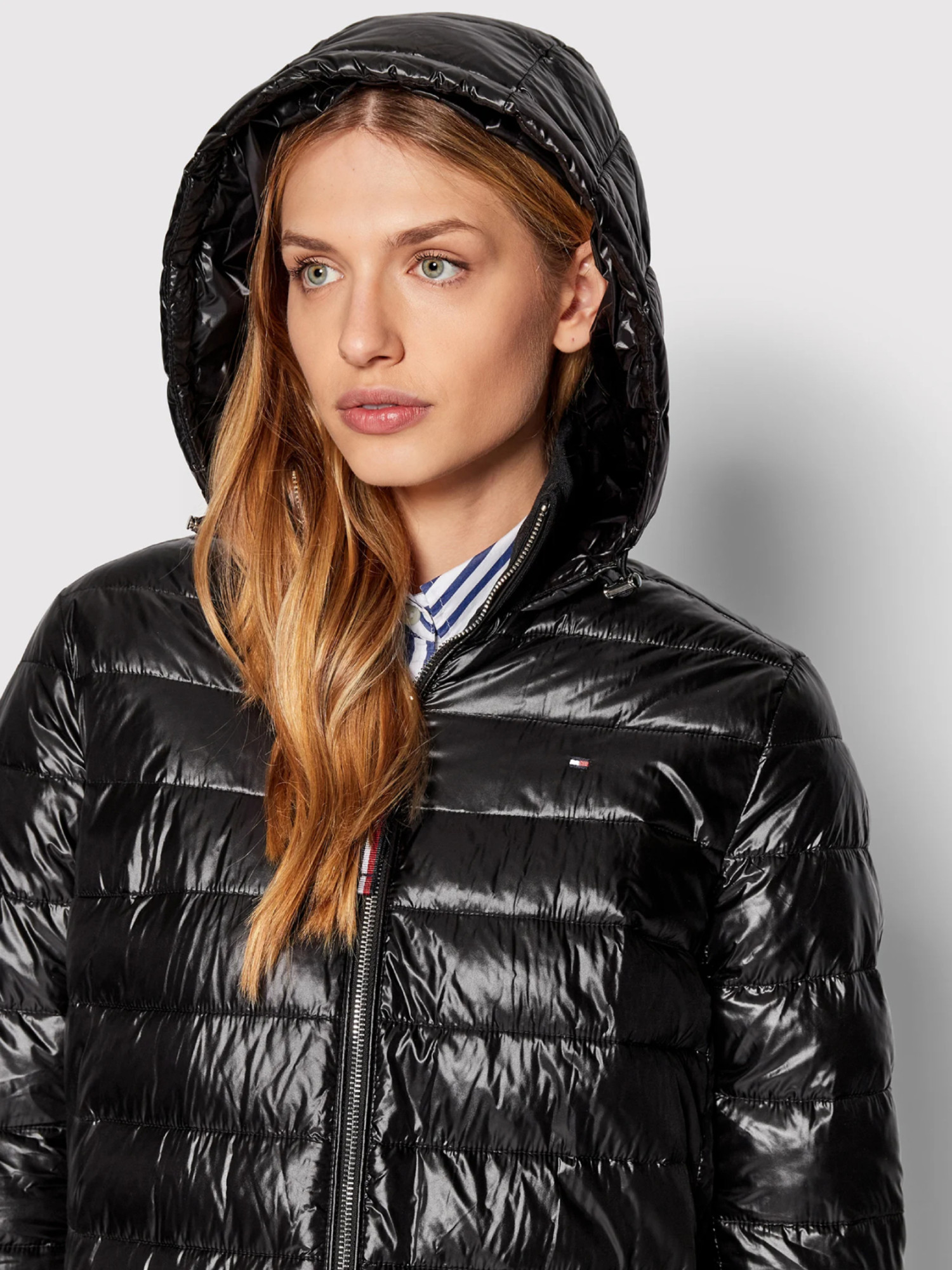 detail Tommy Hilfiger dámska čierna bunda