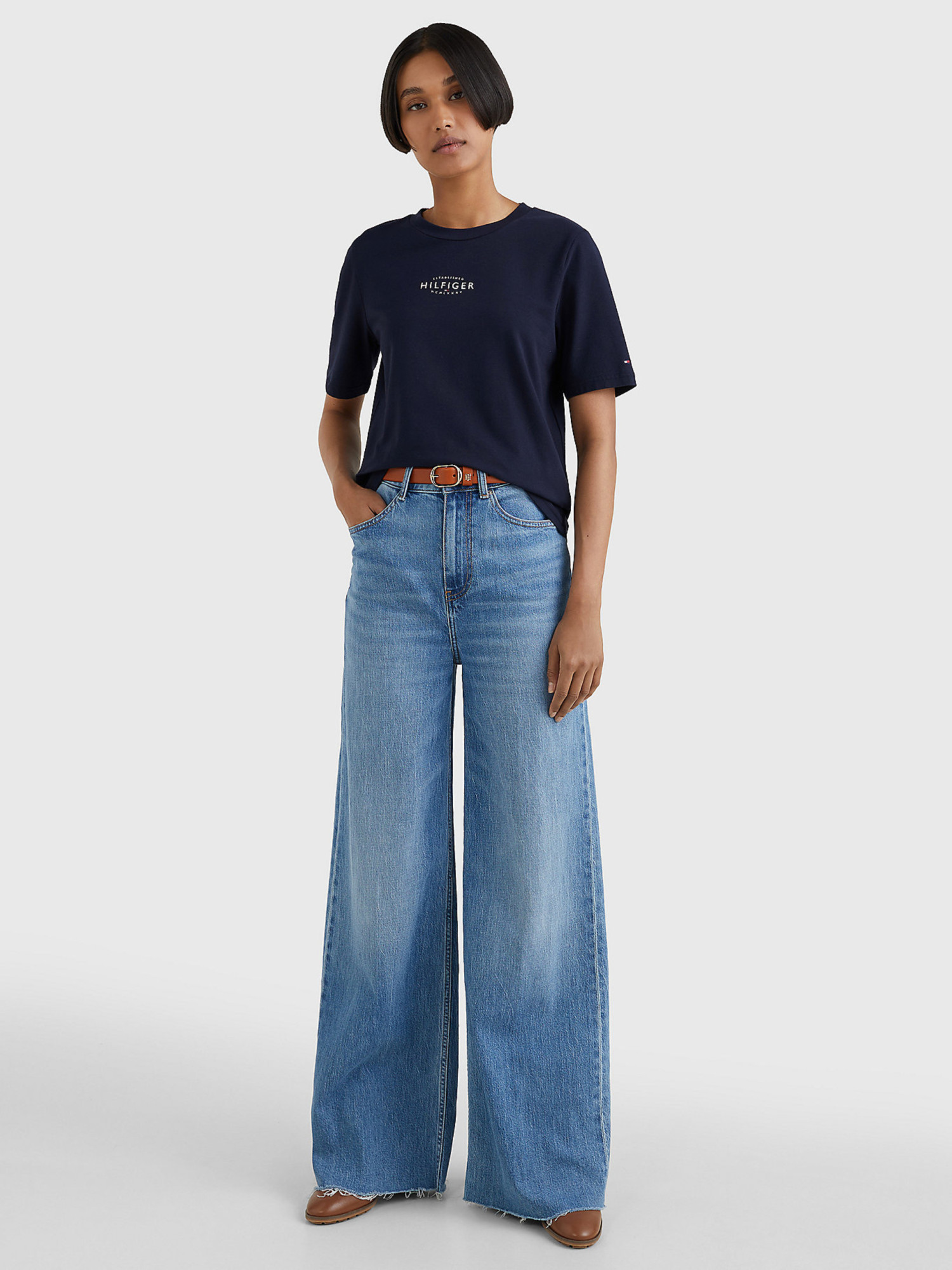 detail Tommy Hilfiger dámske modré tričko
