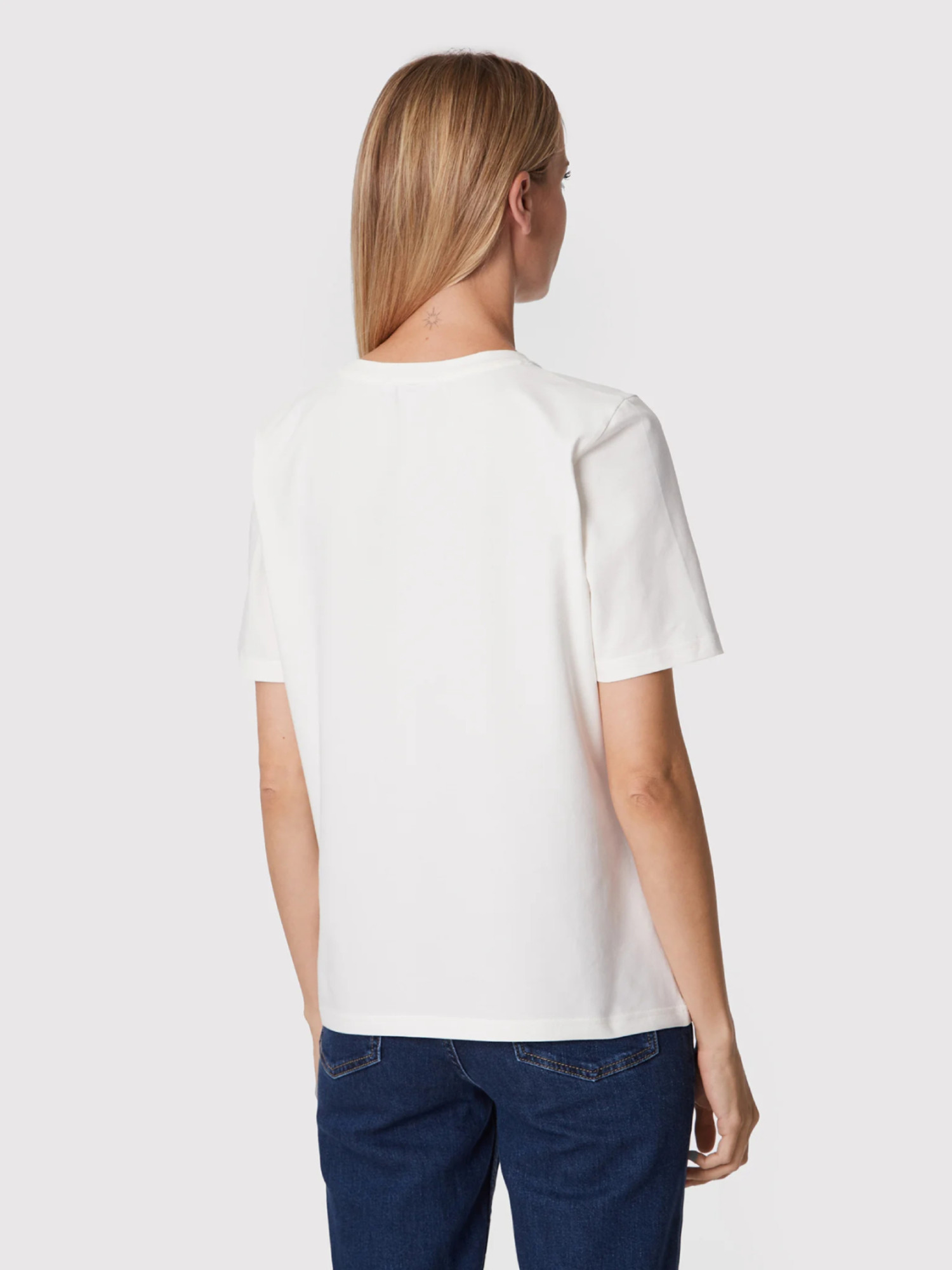 detail Tommy Hilfiger dámske krémové tričko