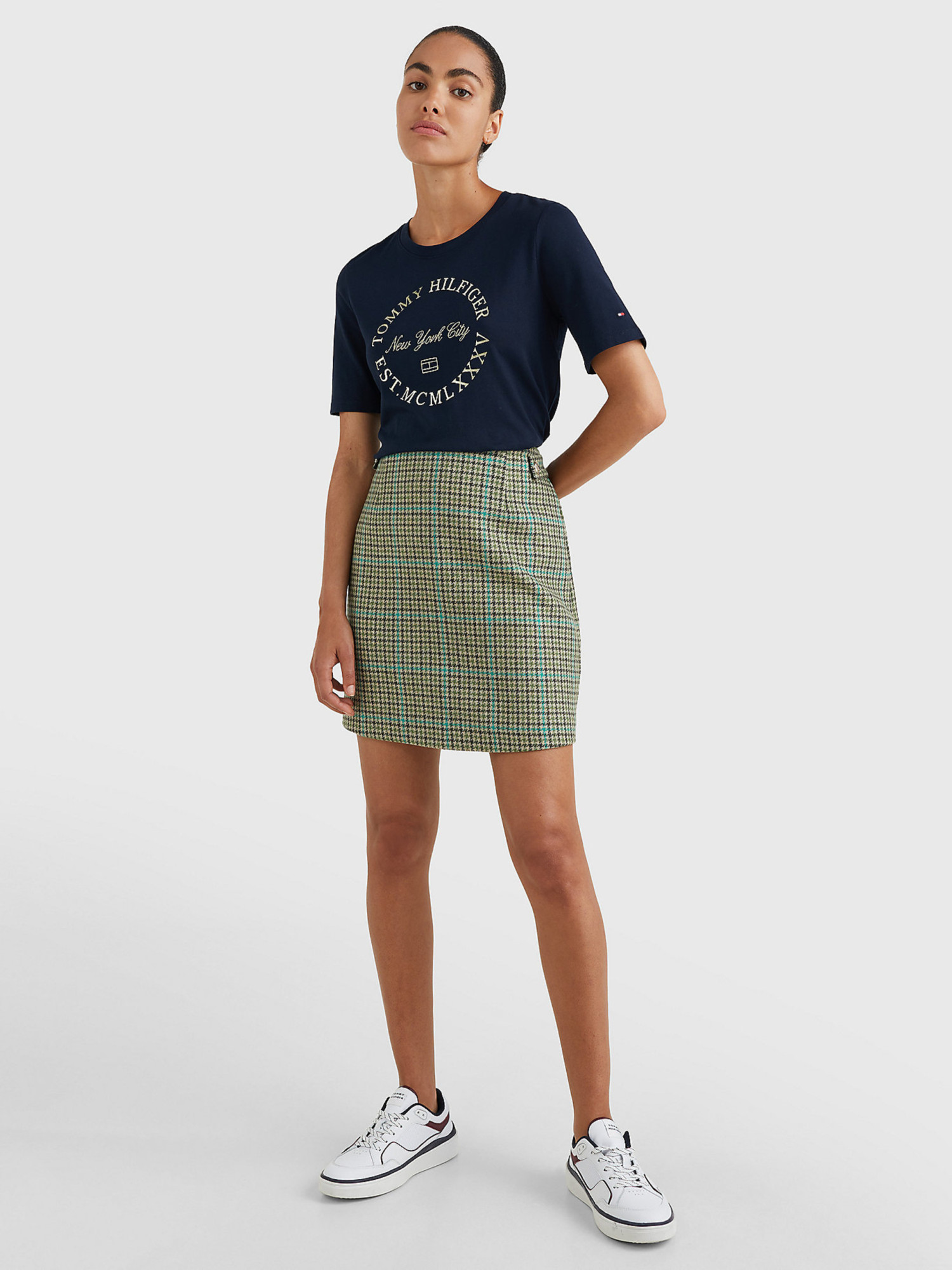 detail Tommy Hilfiger dámske modré tričko