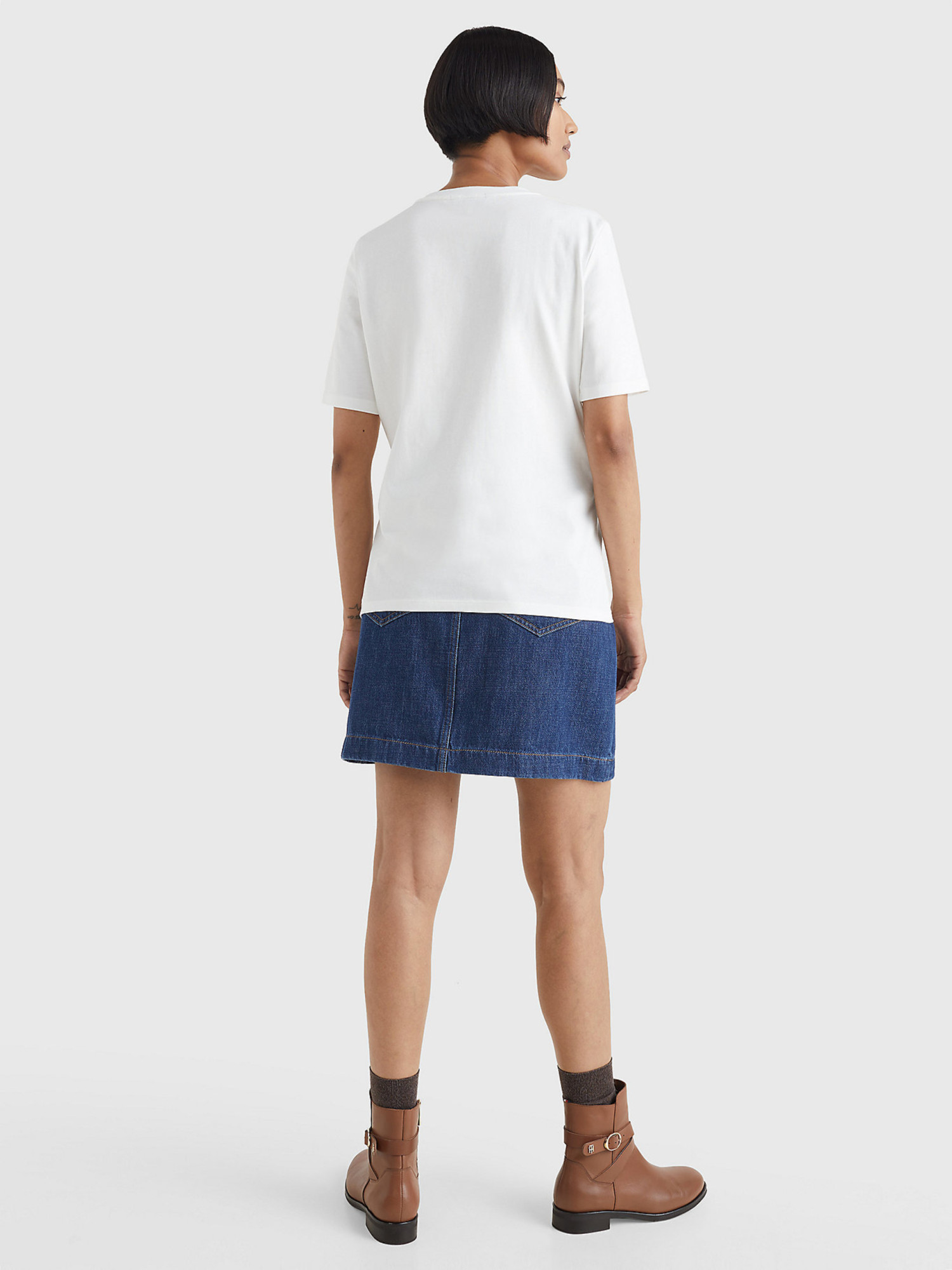 detail Tommy Hilfiger dámske biele tričko