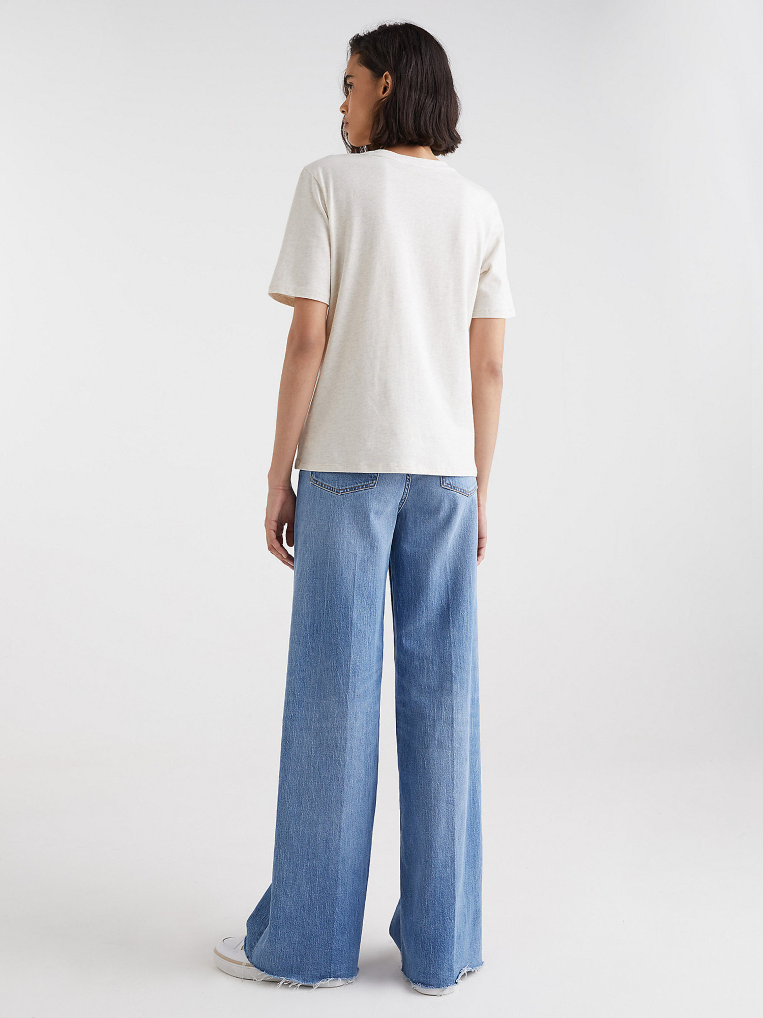 detail Tommy Hilfiger dámske béžové tričko