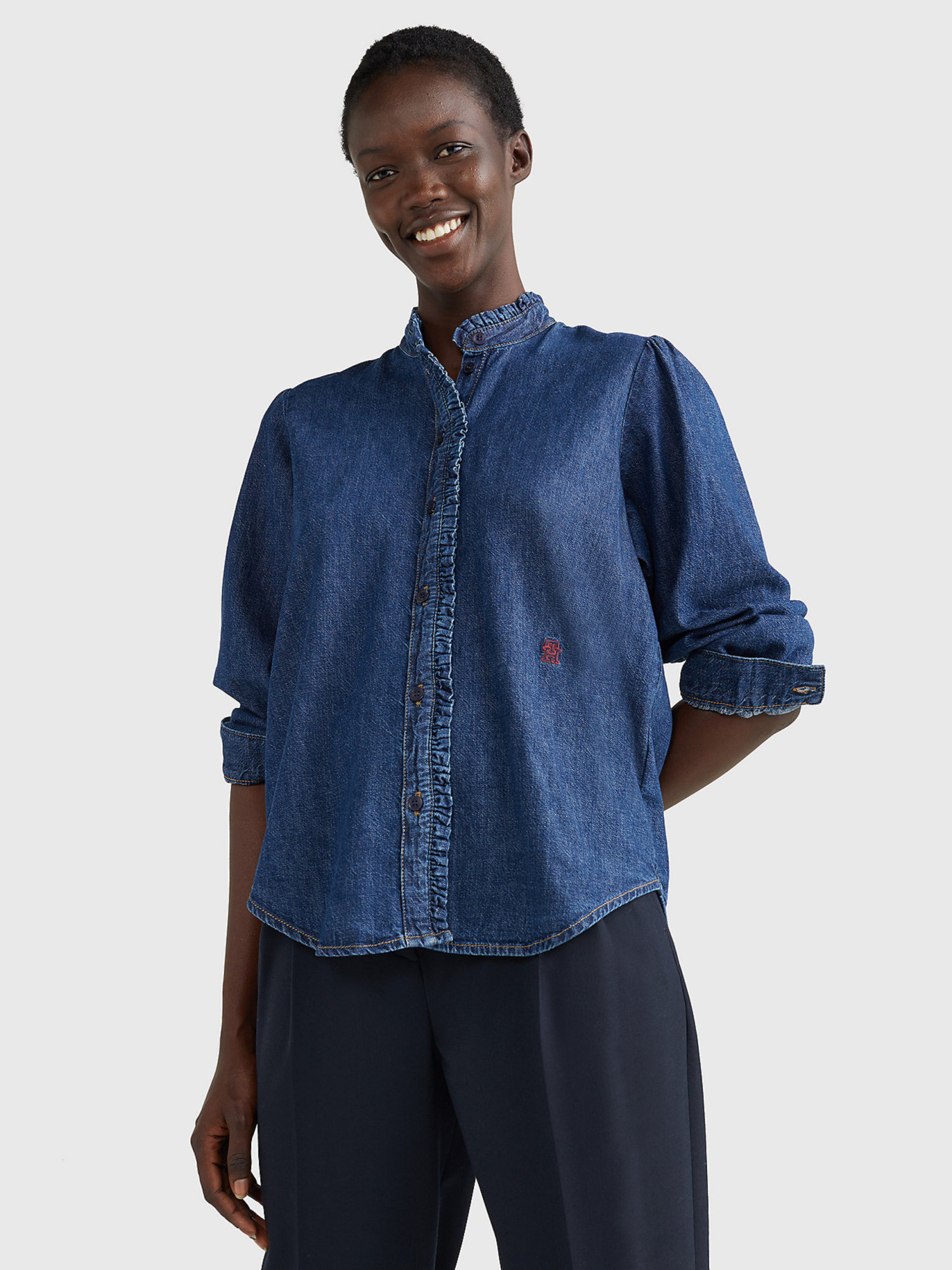 detail Tommy Hilfiger dámska modrá džínsová košeľa