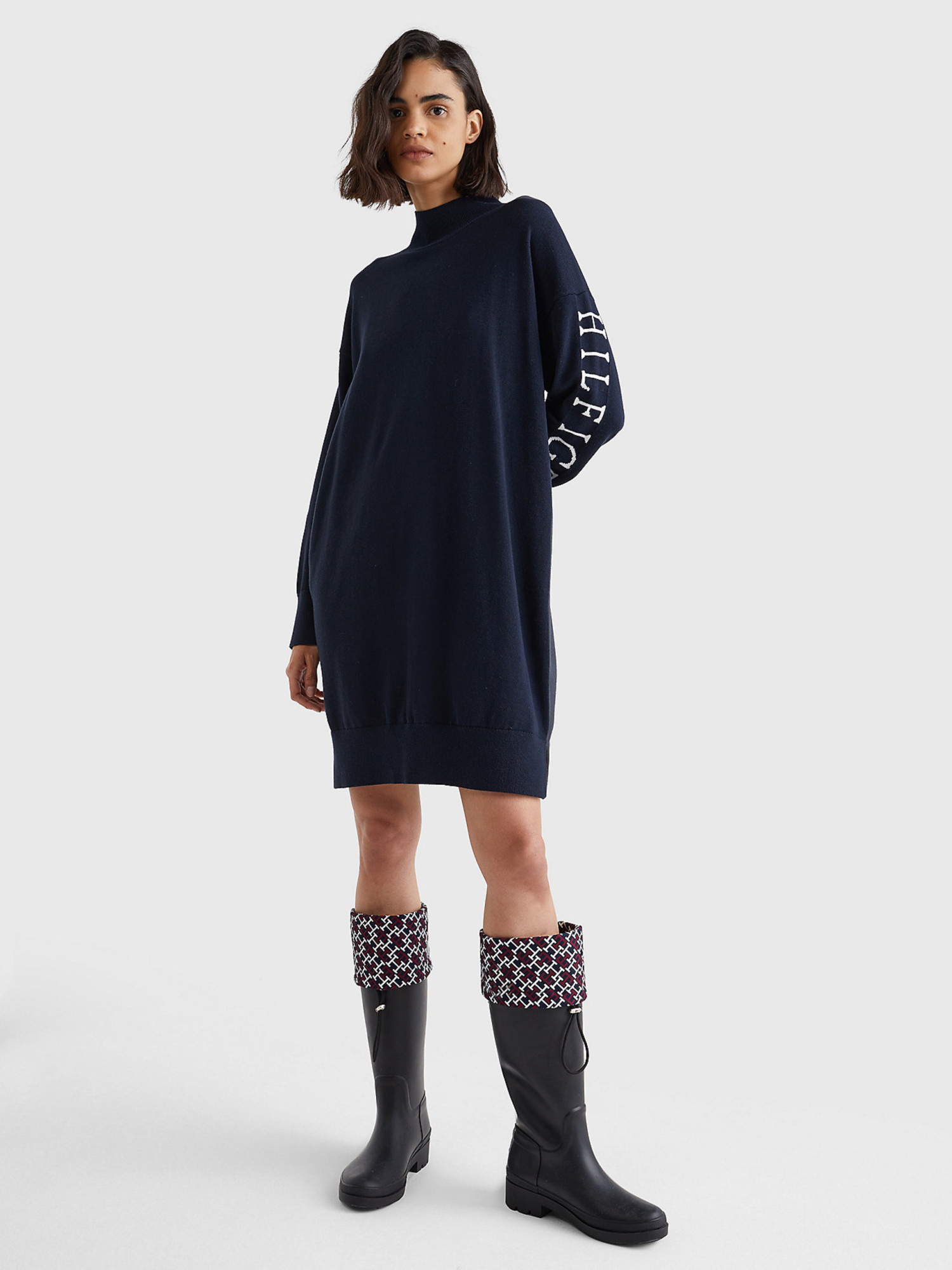 detail Tommy Hilfiger dámske tmavomodré svetrové šaty