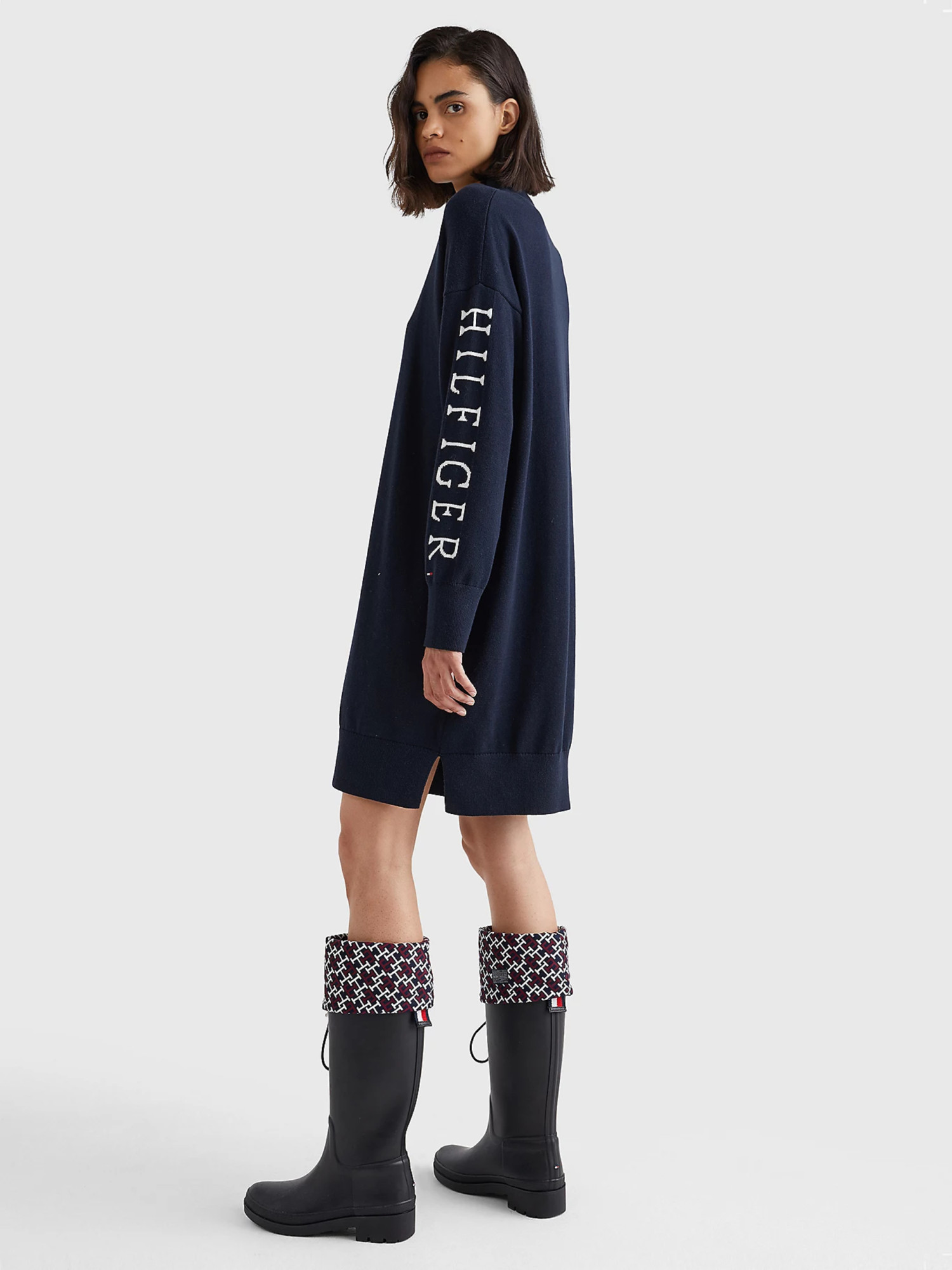 detail Tommy Hilfiger dámske tmavomodré svetrové šaty