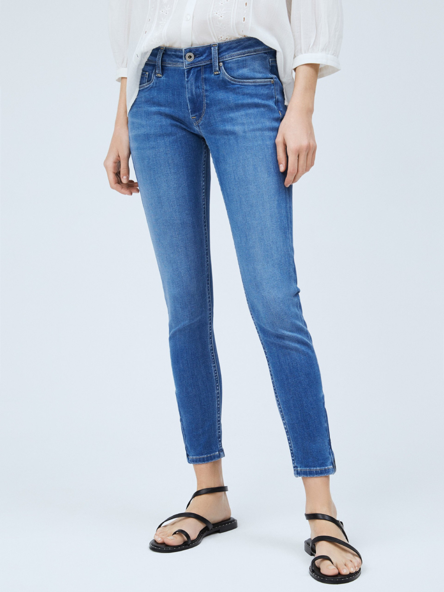 detail Pepe Jeans dámske modré džínsy Lola