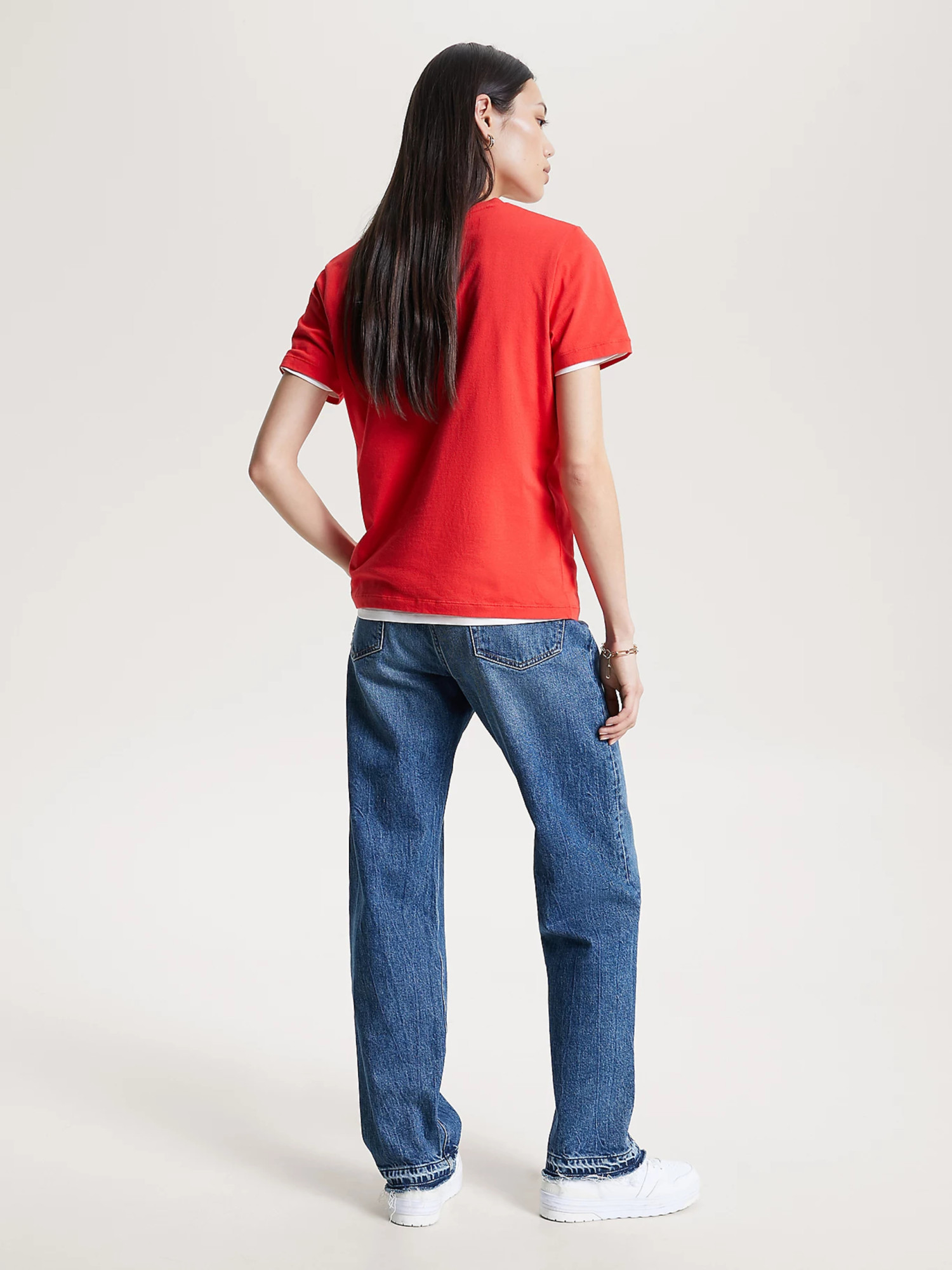 detail Tommy Hilfiger dámske červené tričko