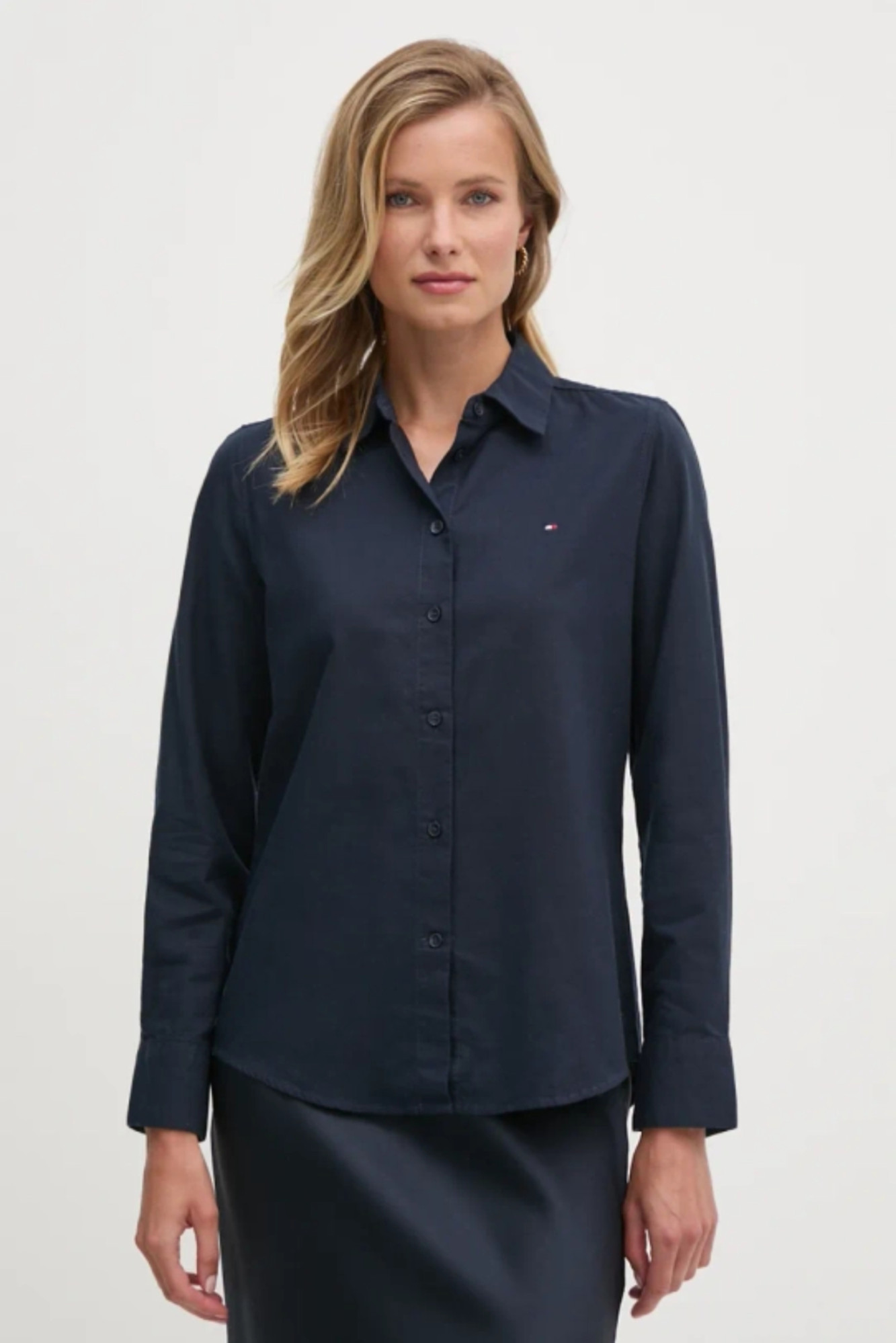 detail Tommy Hilfiger dámska tmavo modrá košeľa