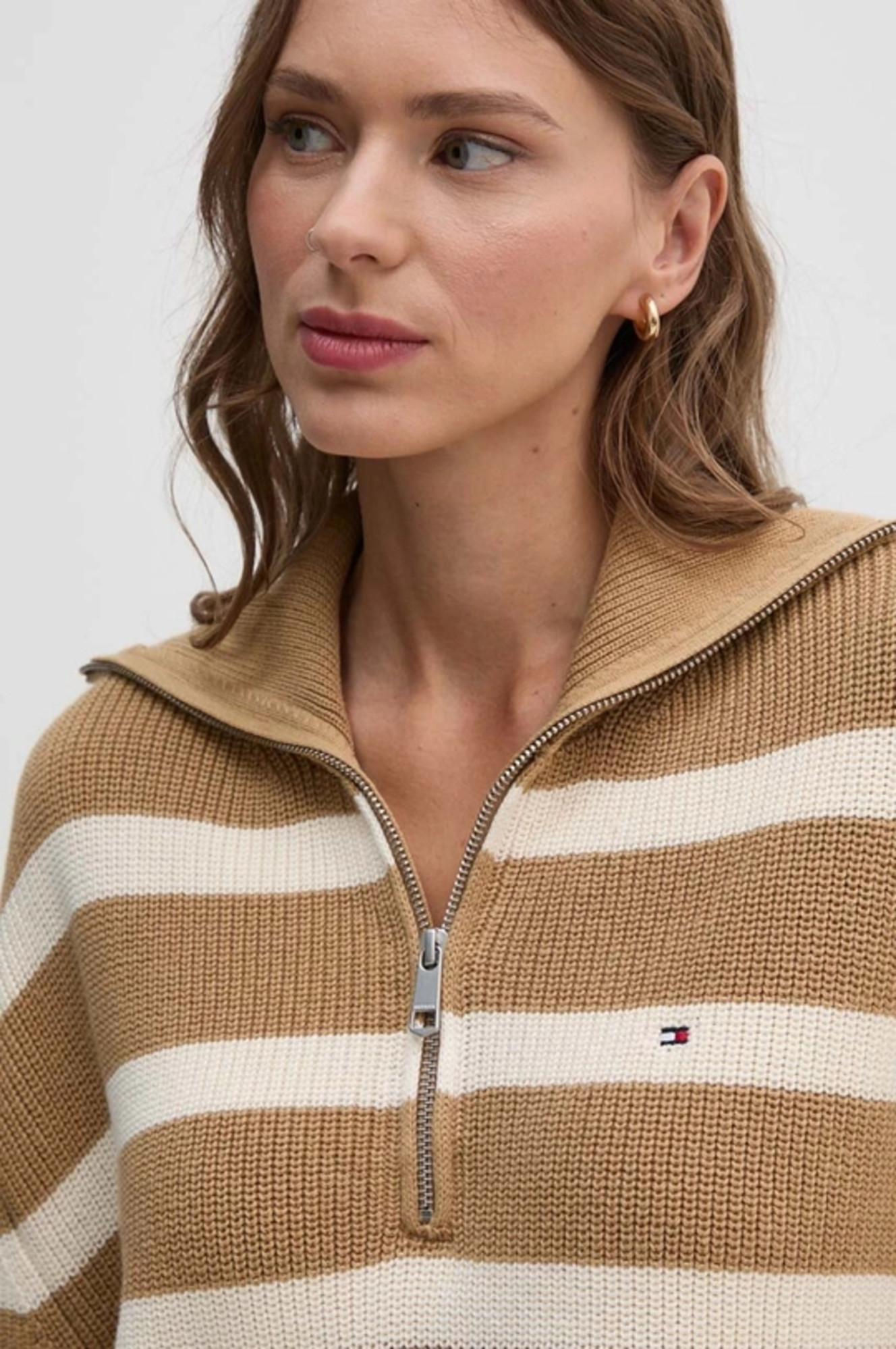 detail Tommy Hilfiger dámsky pruhovaný sveter na zips