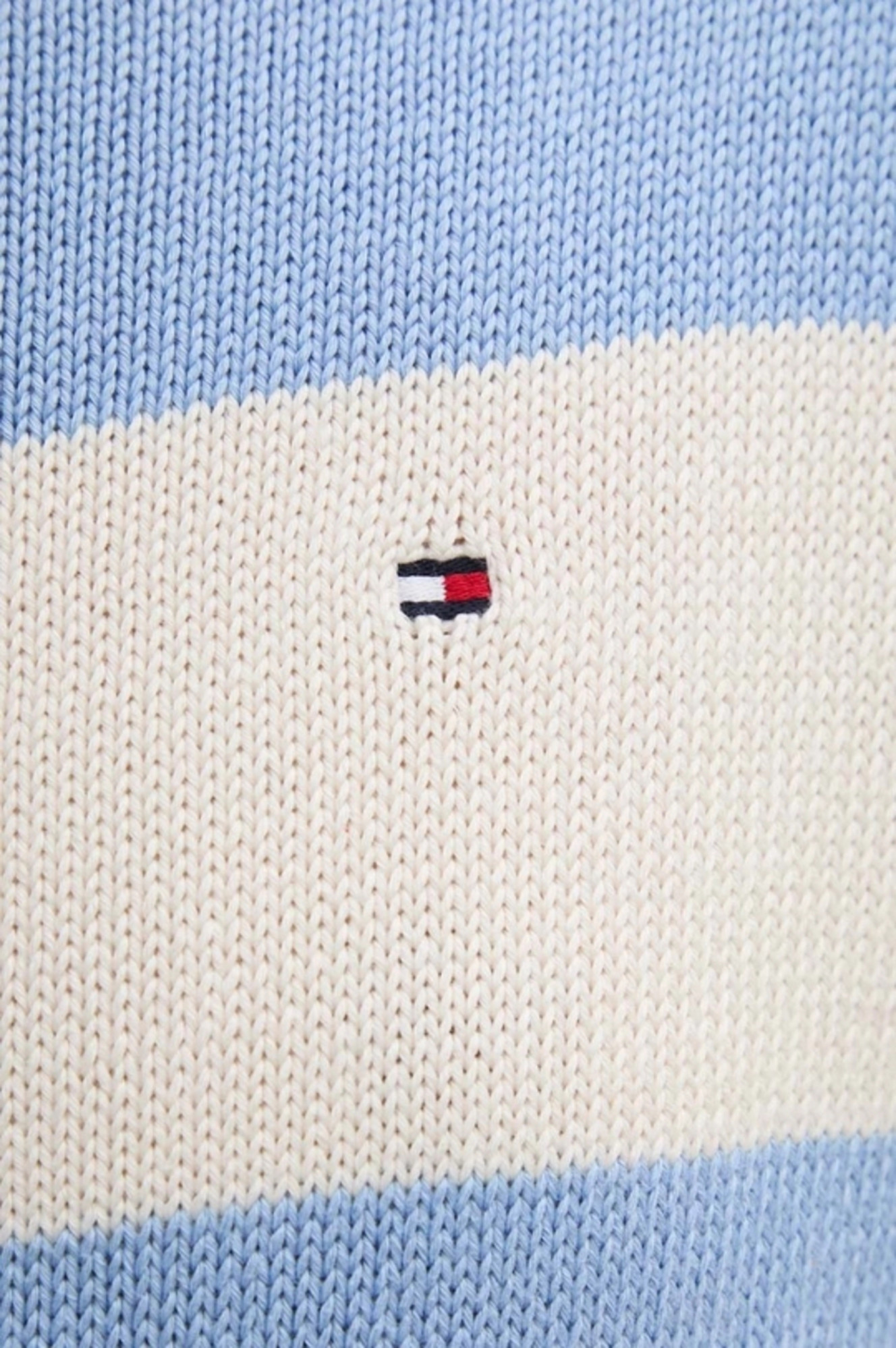 detail Tommy Hilfiger dámsky pruhovaný sveter