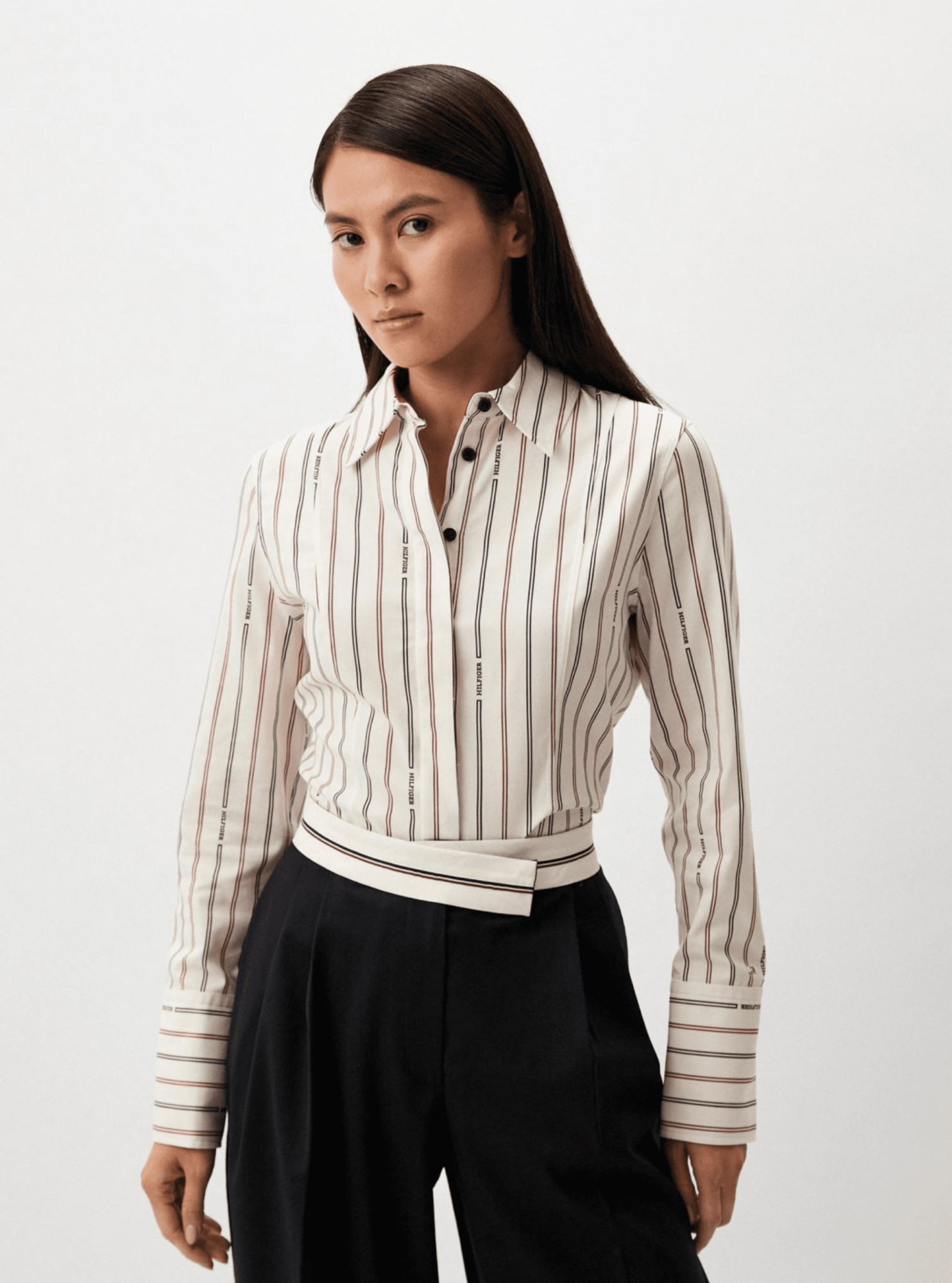 detail Tommy Hilfiger dámska pruhovaná košeľa