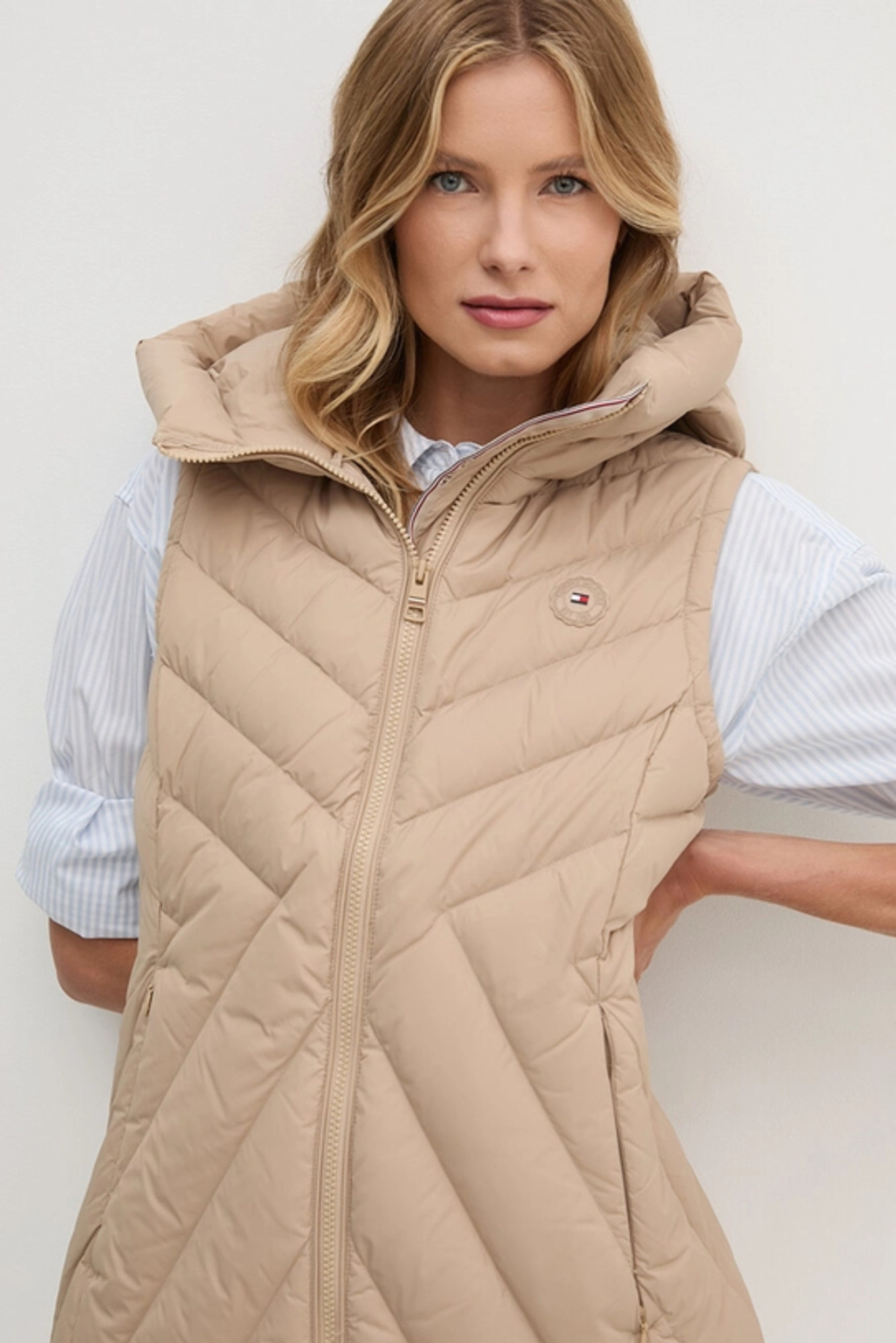 detail Dámska páperova vesta Tommy Hilfiger