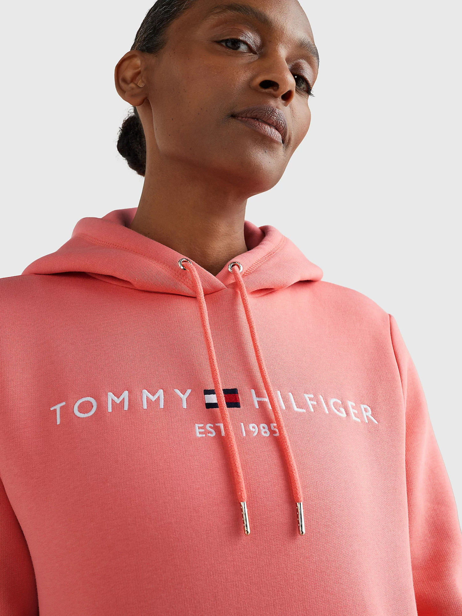 detail Tommy Hilfiger dámske oranžové mikinové šaty